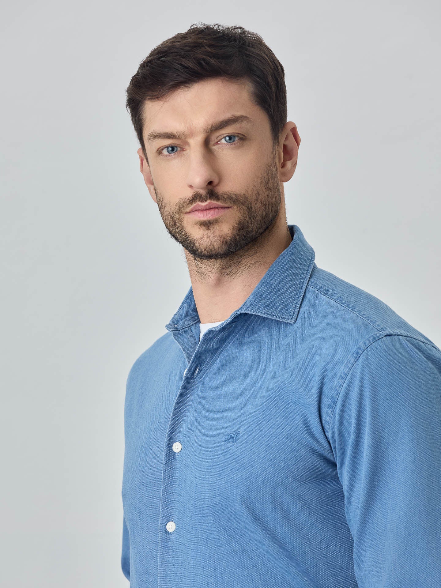 Camisa slim fit em estrutura lavada - Image 5