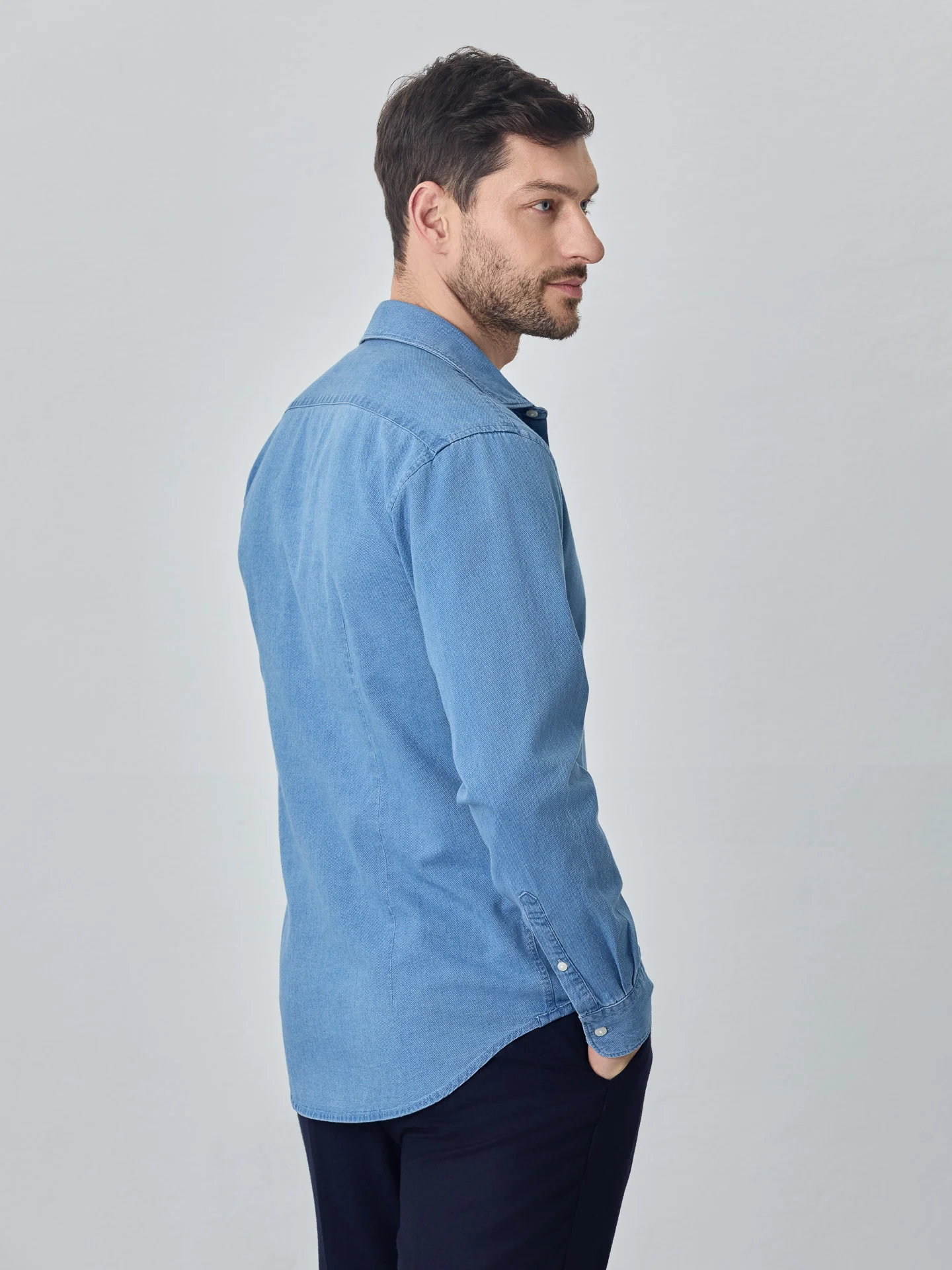 Camisa slim fit em estrutura lavada - Image 6