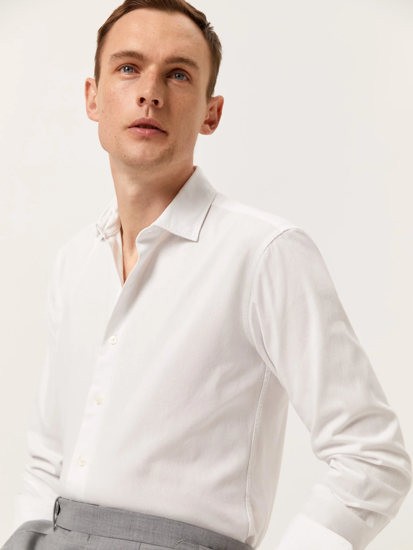 Camisa slim fit em estrutura piqué garment dye com colarinho aberto - Image 13