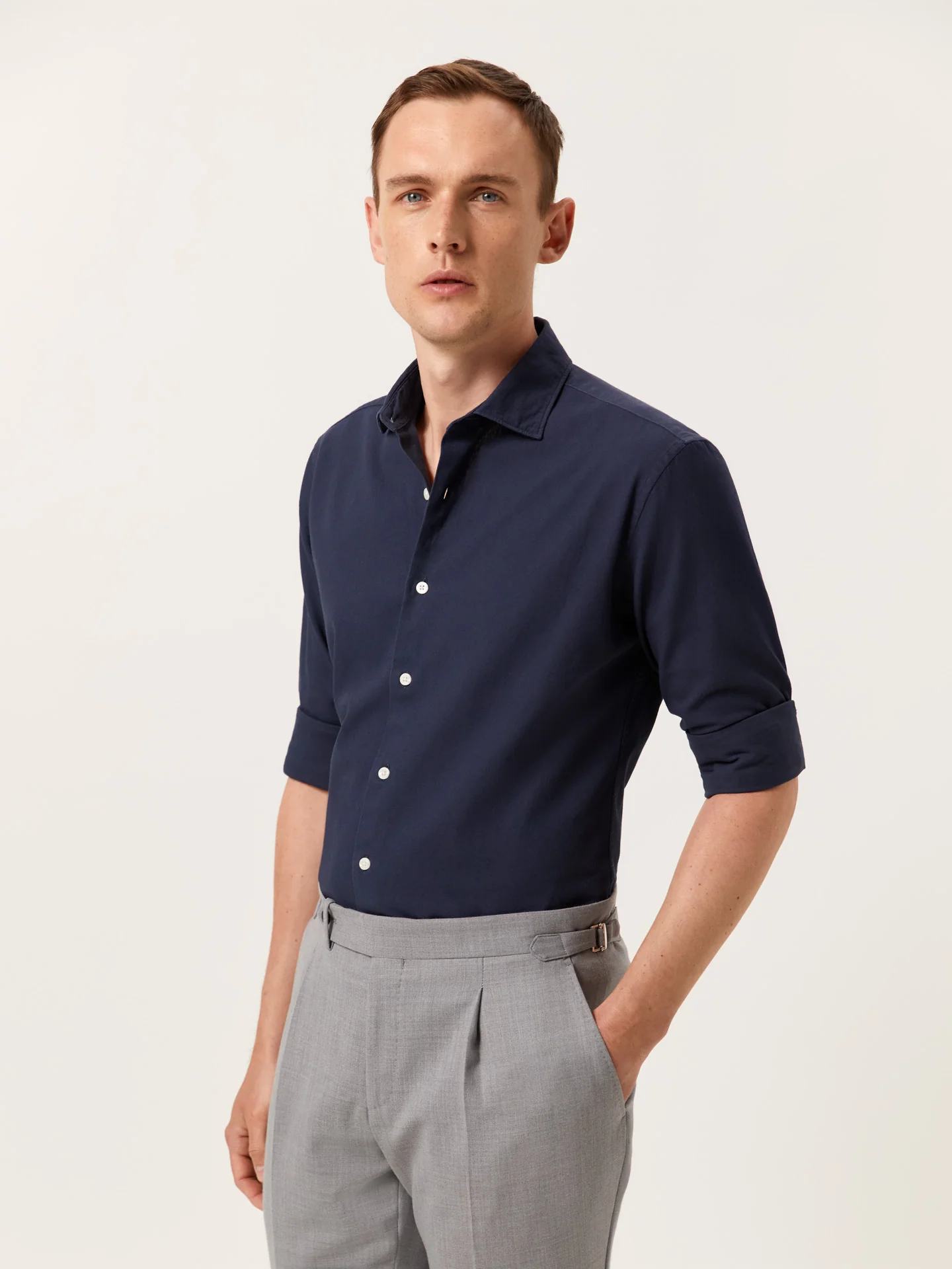 Camisa slim fit em estrutura piqué garment dye com colarinho aberto - Image 2