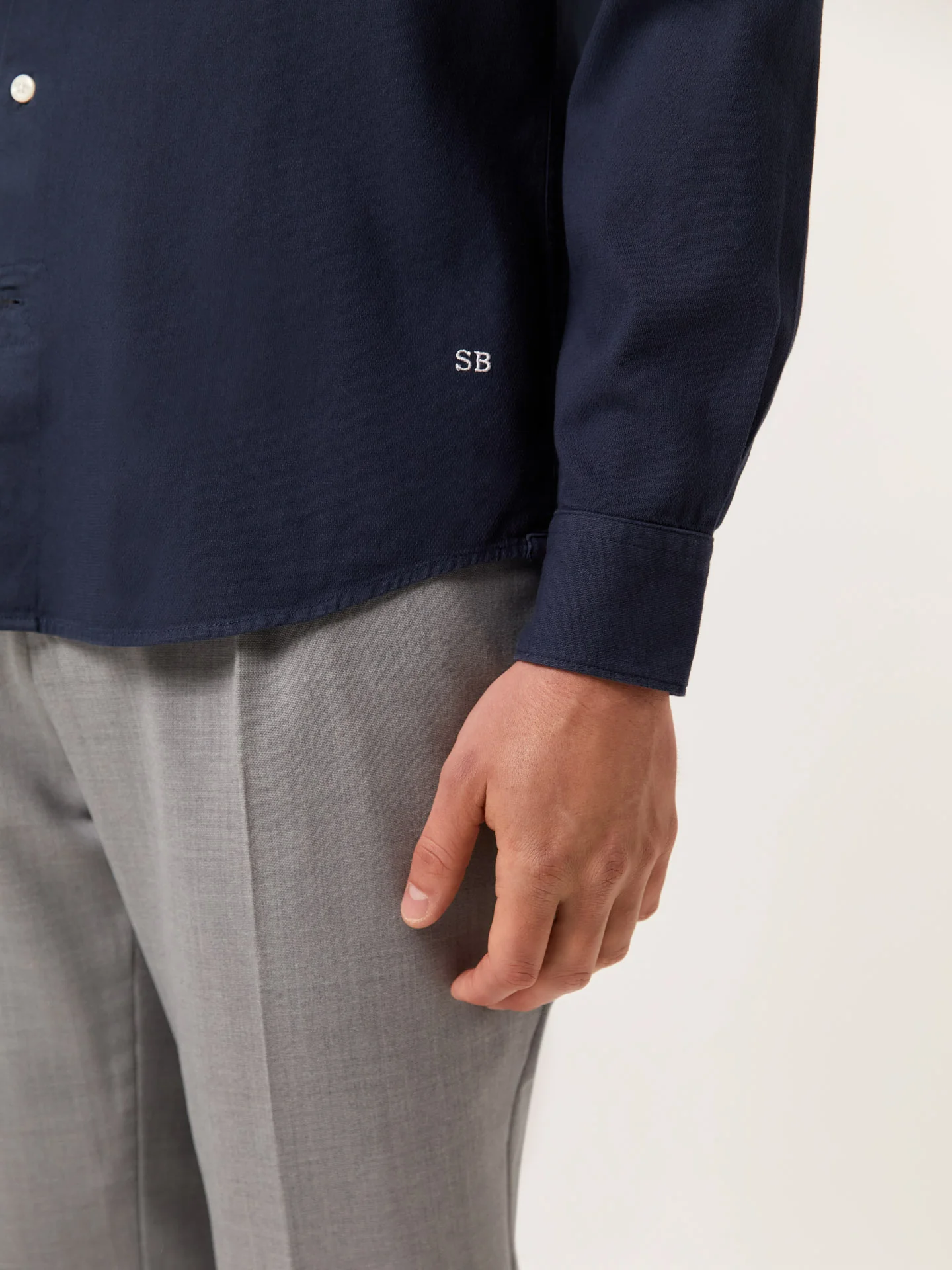 Camisa slim fit em estrutura piqué garment dye com colarinho aberto - Image 4