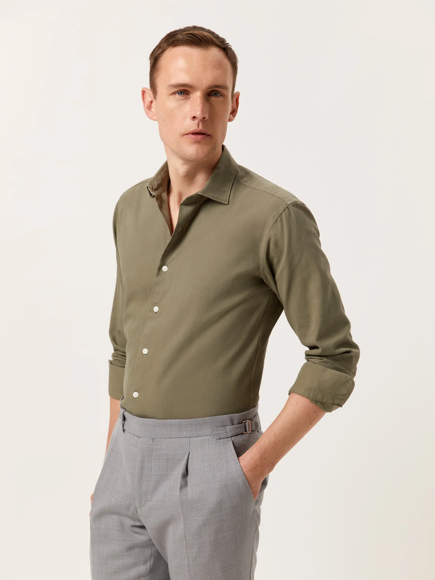 Camisa slim fit em estrutura piqué garment dye com colarinho aberto - Image 9