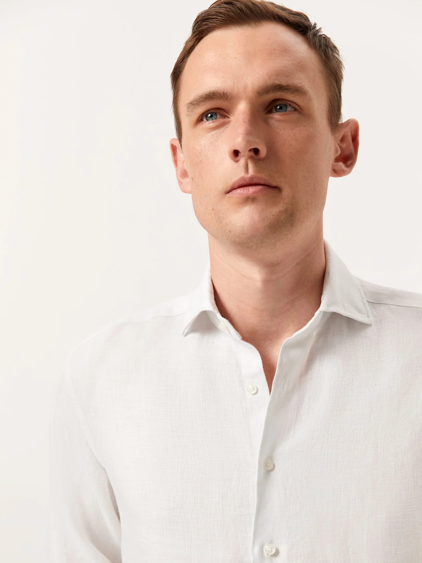 Camisa slim fit em linho de espinha com colarinho Newport - Image 2