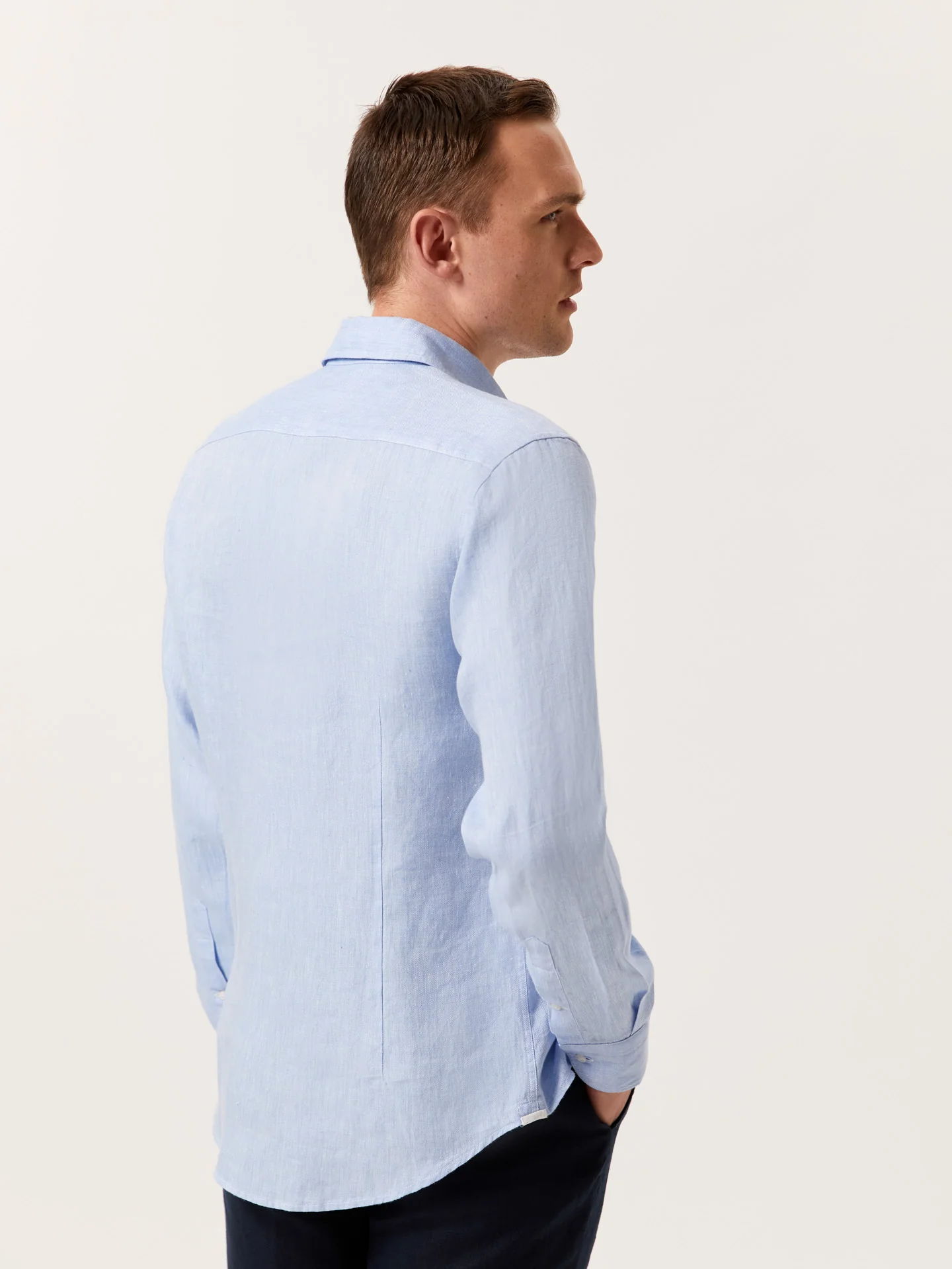 Camisa slim fit em linho espinha com gola Newport - Image 4
