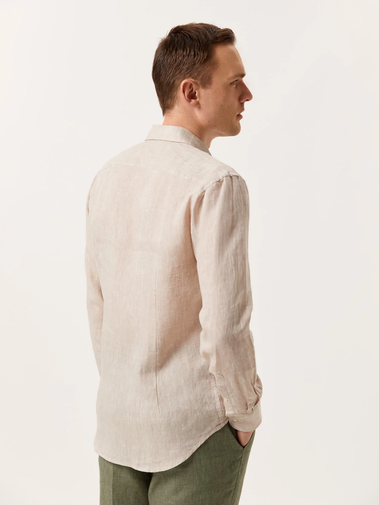 Camisa slim fit em linho liso com colarinho aberto - Image 11