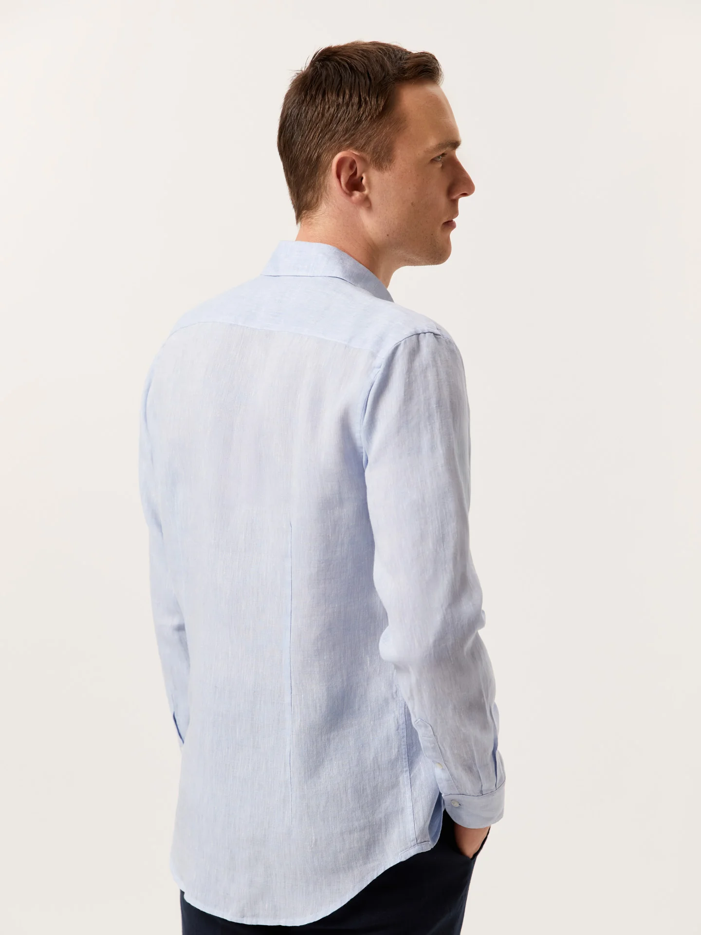 Camisa slim fit em linho liso com colarinho aberto - Image 15