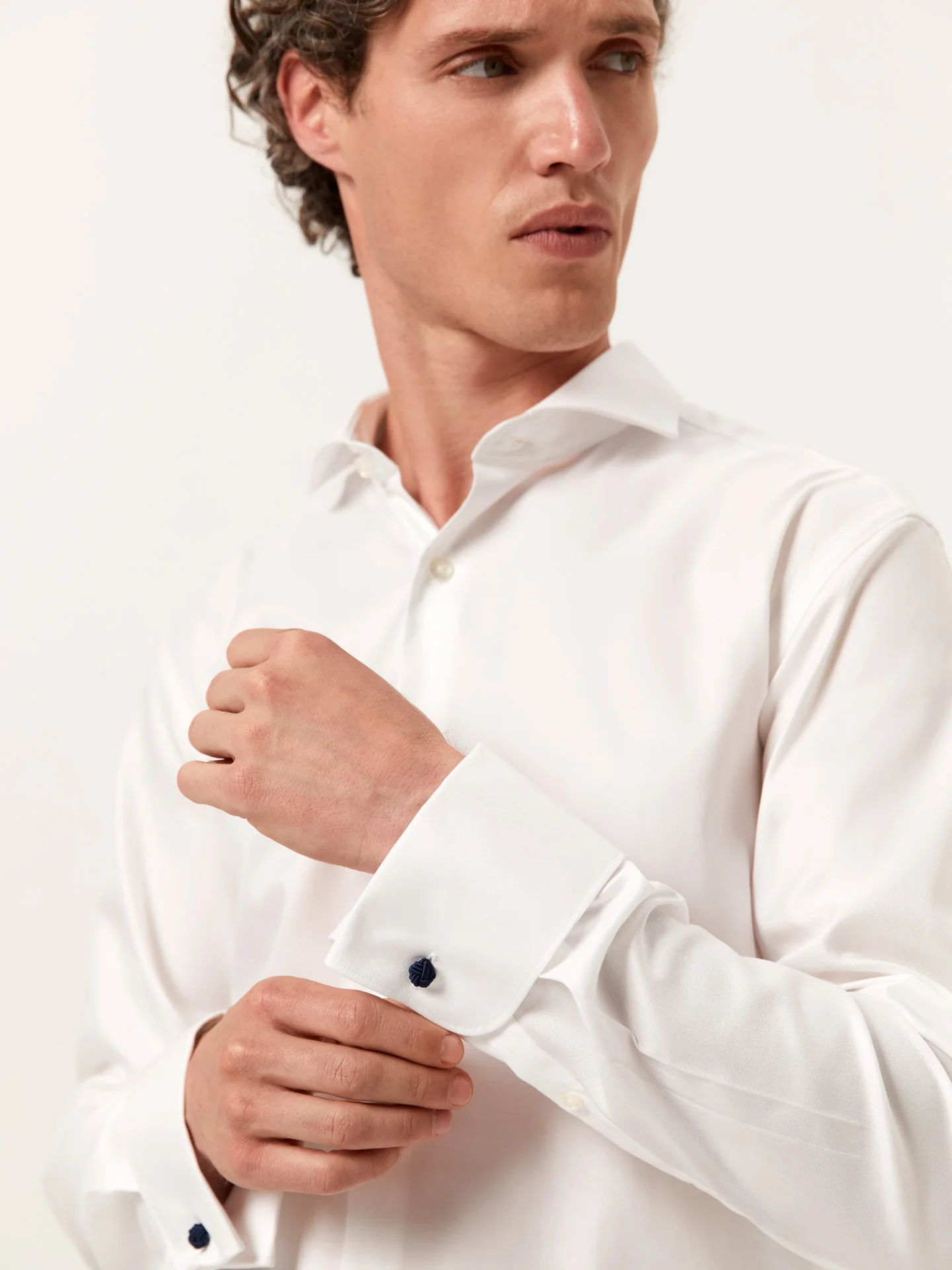 Camisa slim fit em oxford com colarinho Dublin e punhos duplos - Image 10