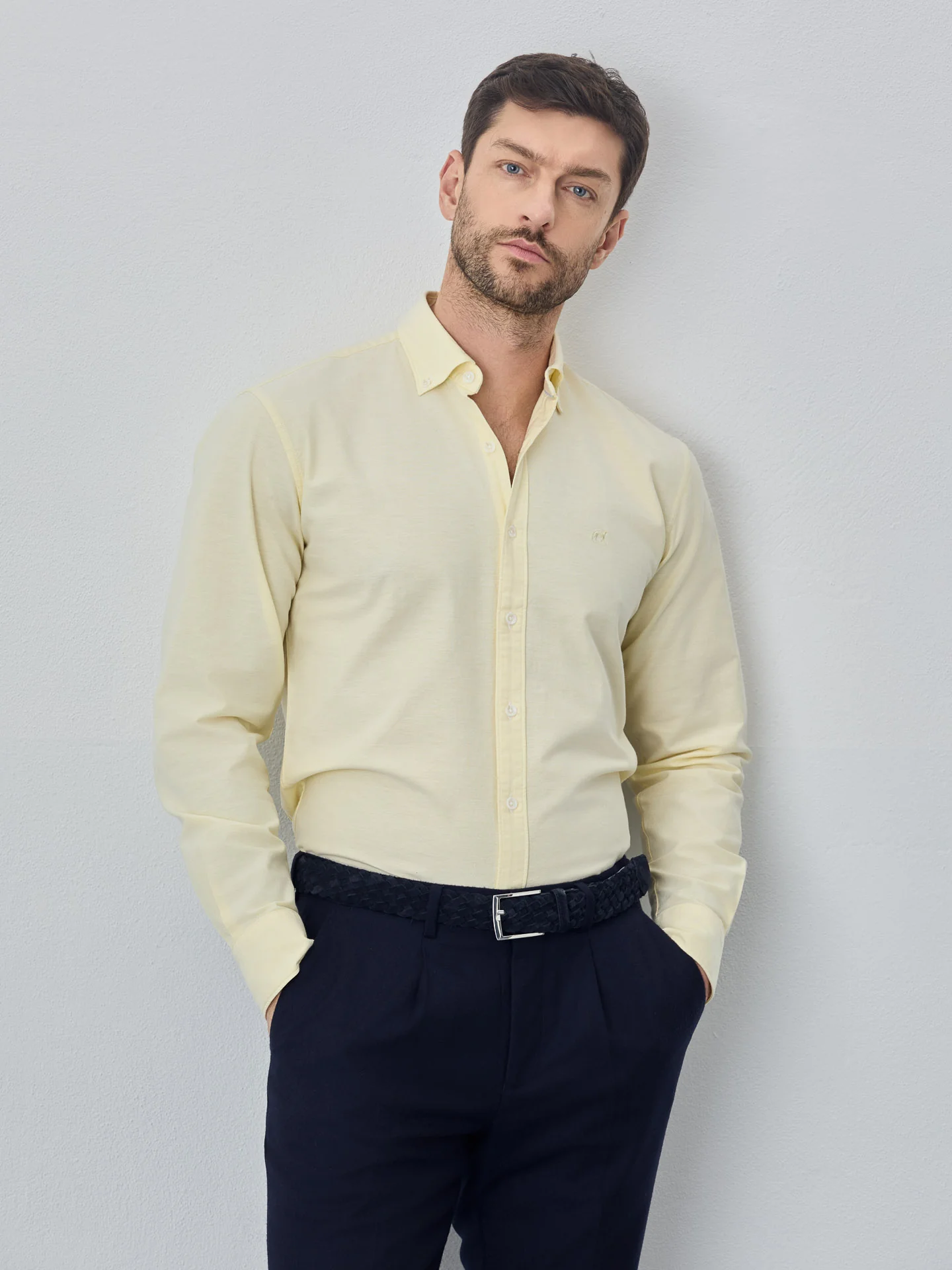 Camisa slim fit em oxford liso 100% algodão BCI - Image 13