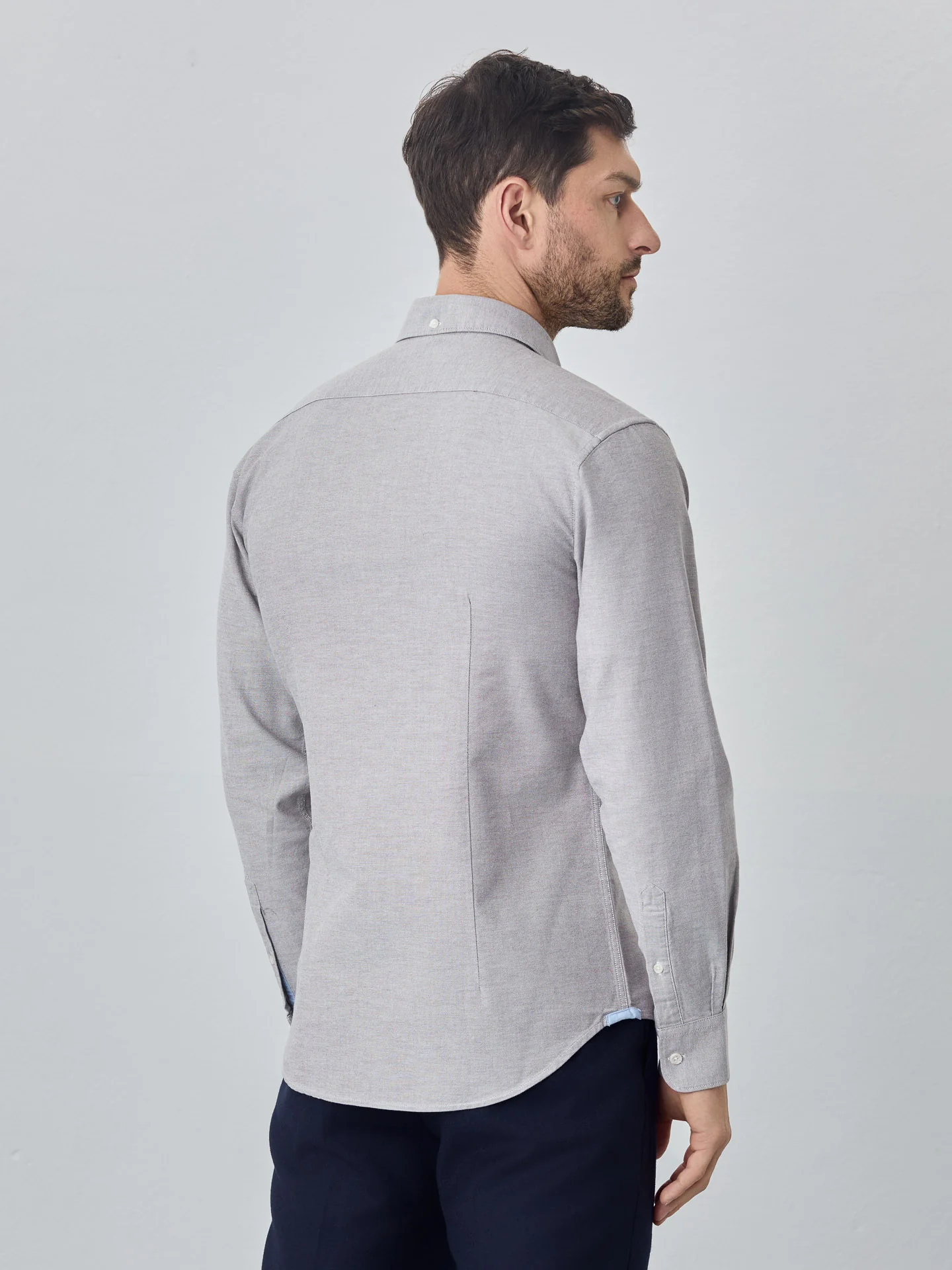 Camisa slim fit em oxford liso 100% algodão BCI - Image 6