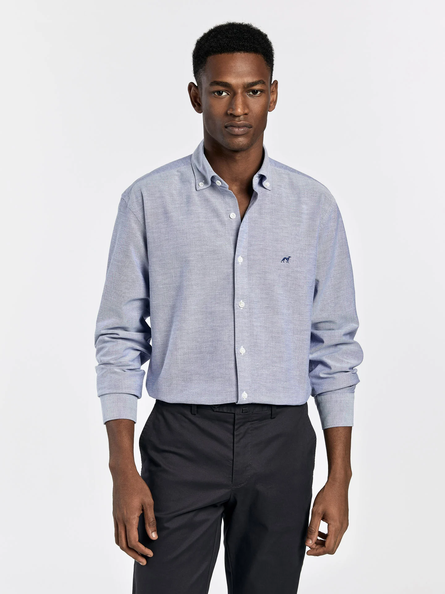 Camisa slim fit em oxford liso 100% algodão BCI - Image 8