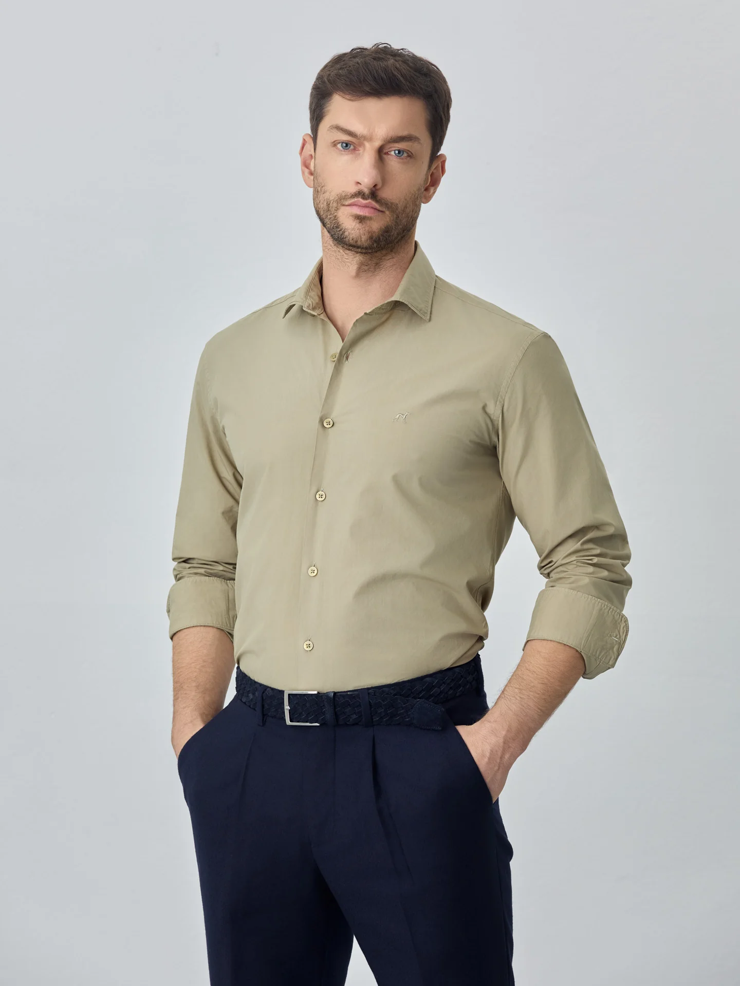 Camisa slim fit em popeline over dye - Image 17