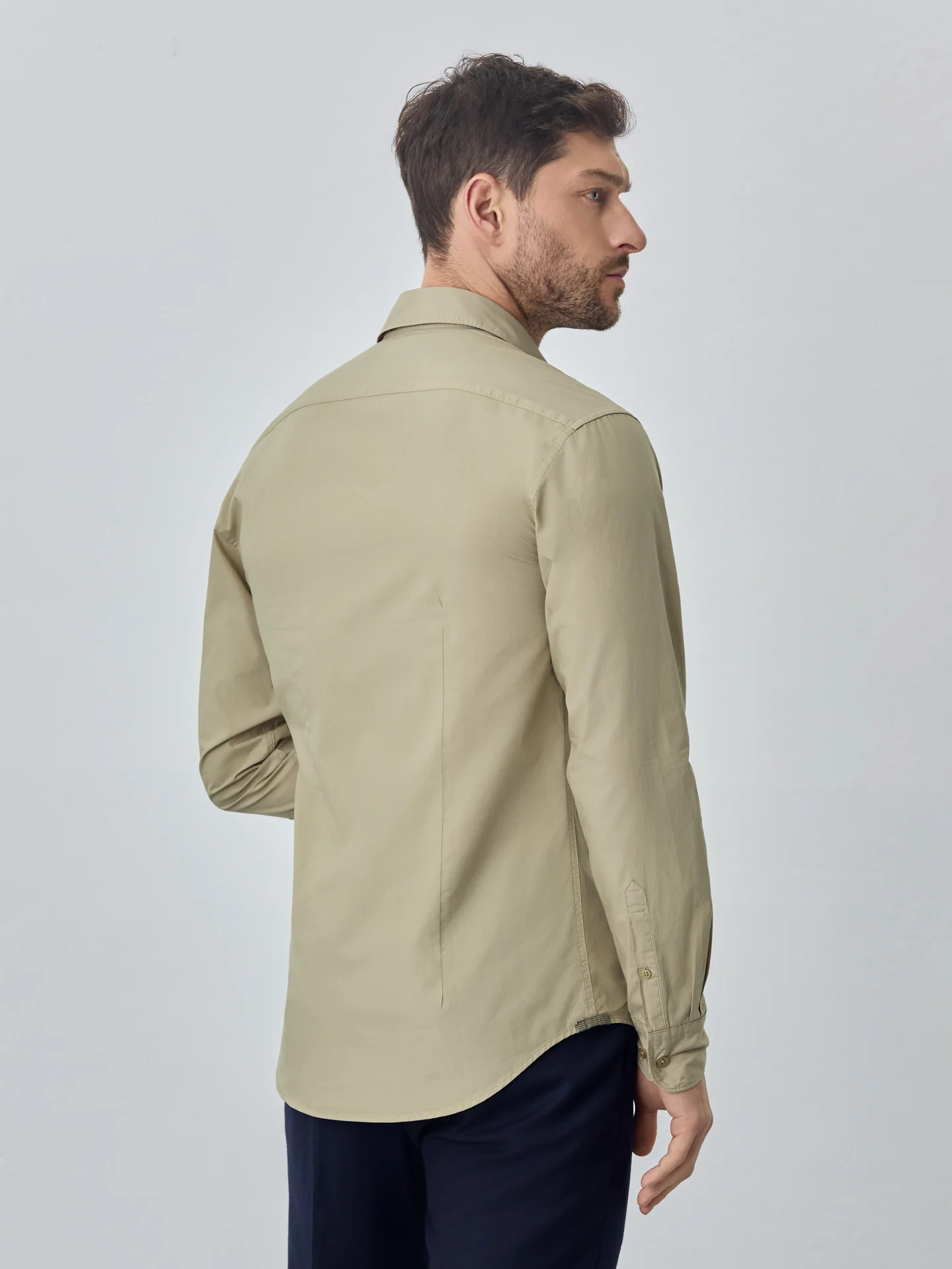 Camisa slim fit em popeline over dye - Image 19