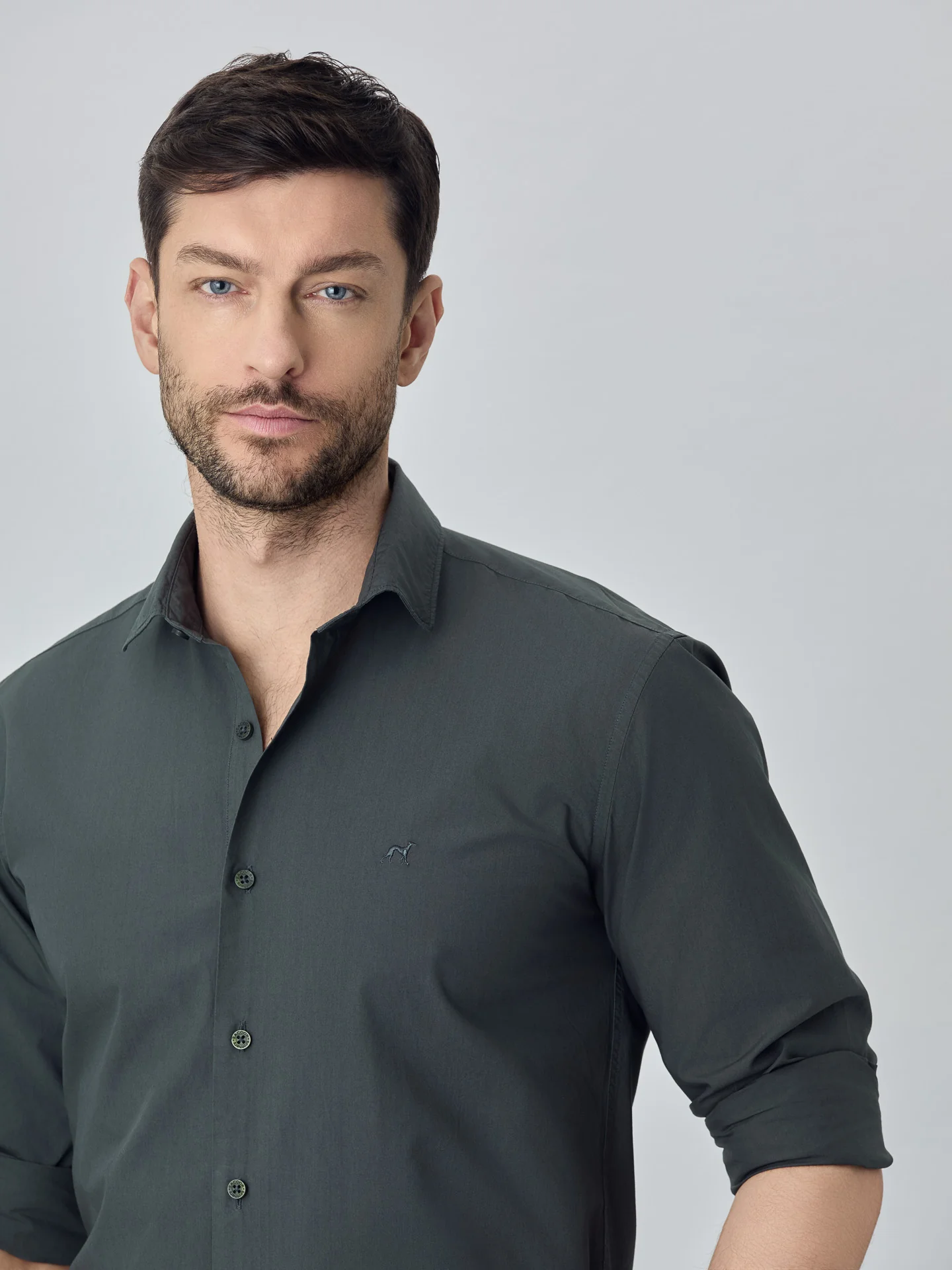 Camisa slim fit em popeline over dye - Image 2