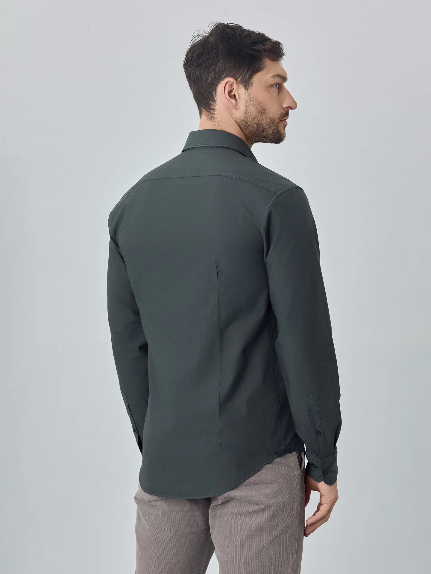Camisa slim fit em popeline over dye - Image 4