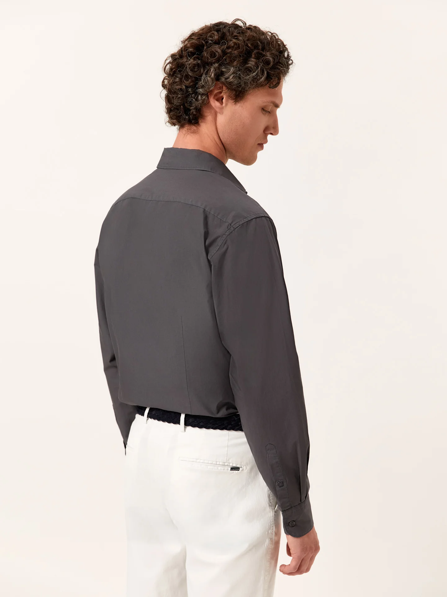 Camisa slim fit em popeline Overdye com colarinho aberto - Image 15