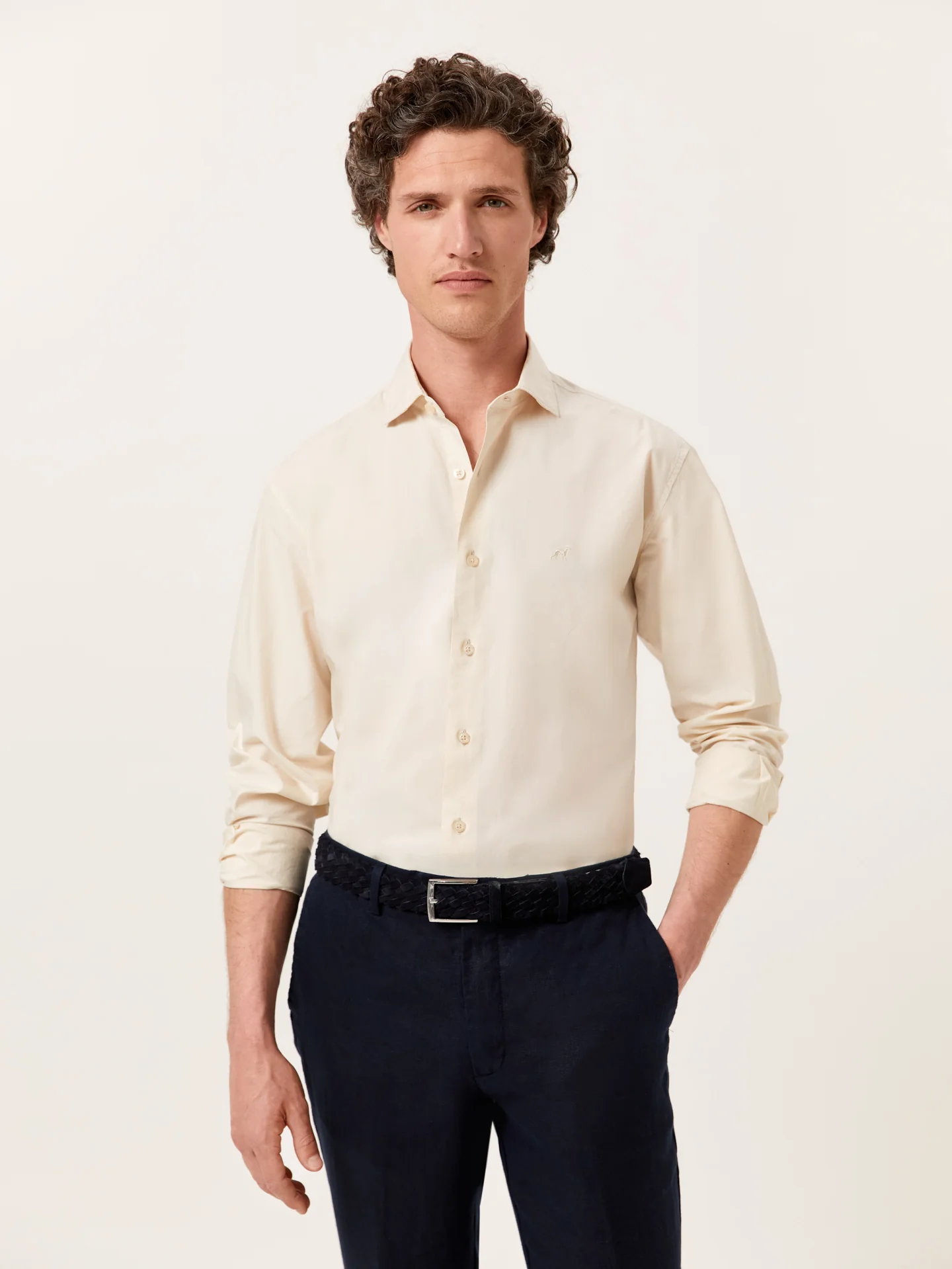 Camisa slim fit em popeline Overdye com colarinho aberto - Image 17