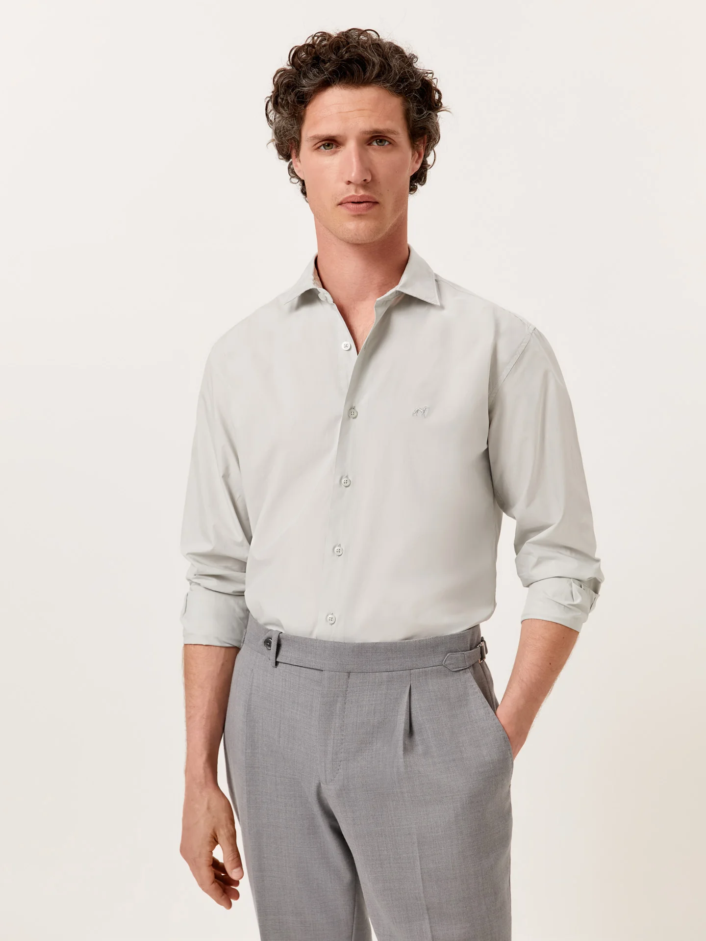 Camisa slim fit em popeline Overdye com colarinho aberto - Image 27