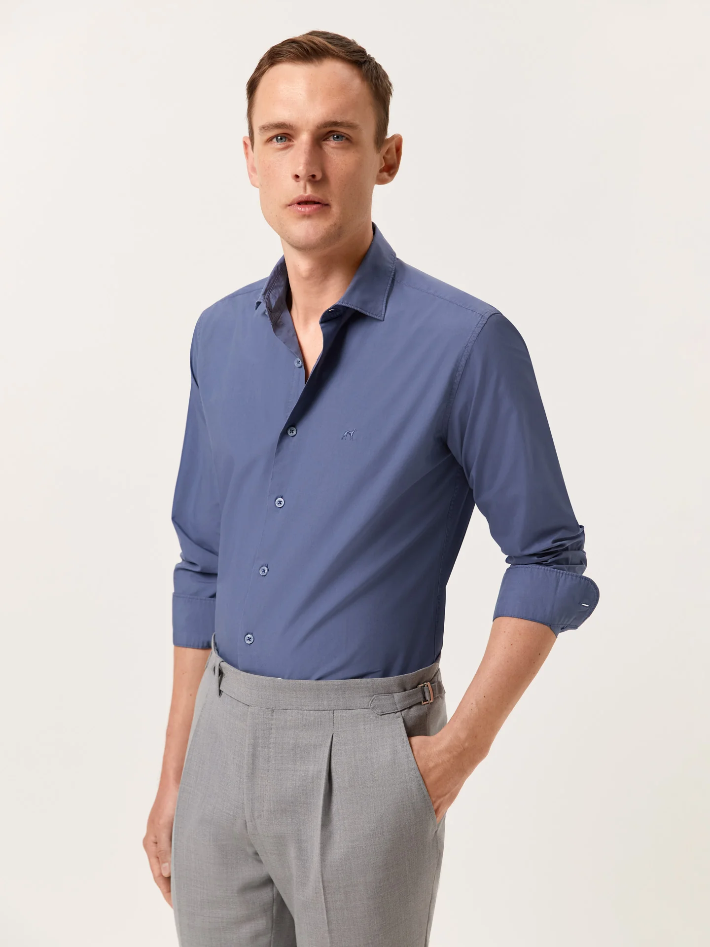 Camisa slim fit em popeline Overdye com colarinho aberto - Image 39