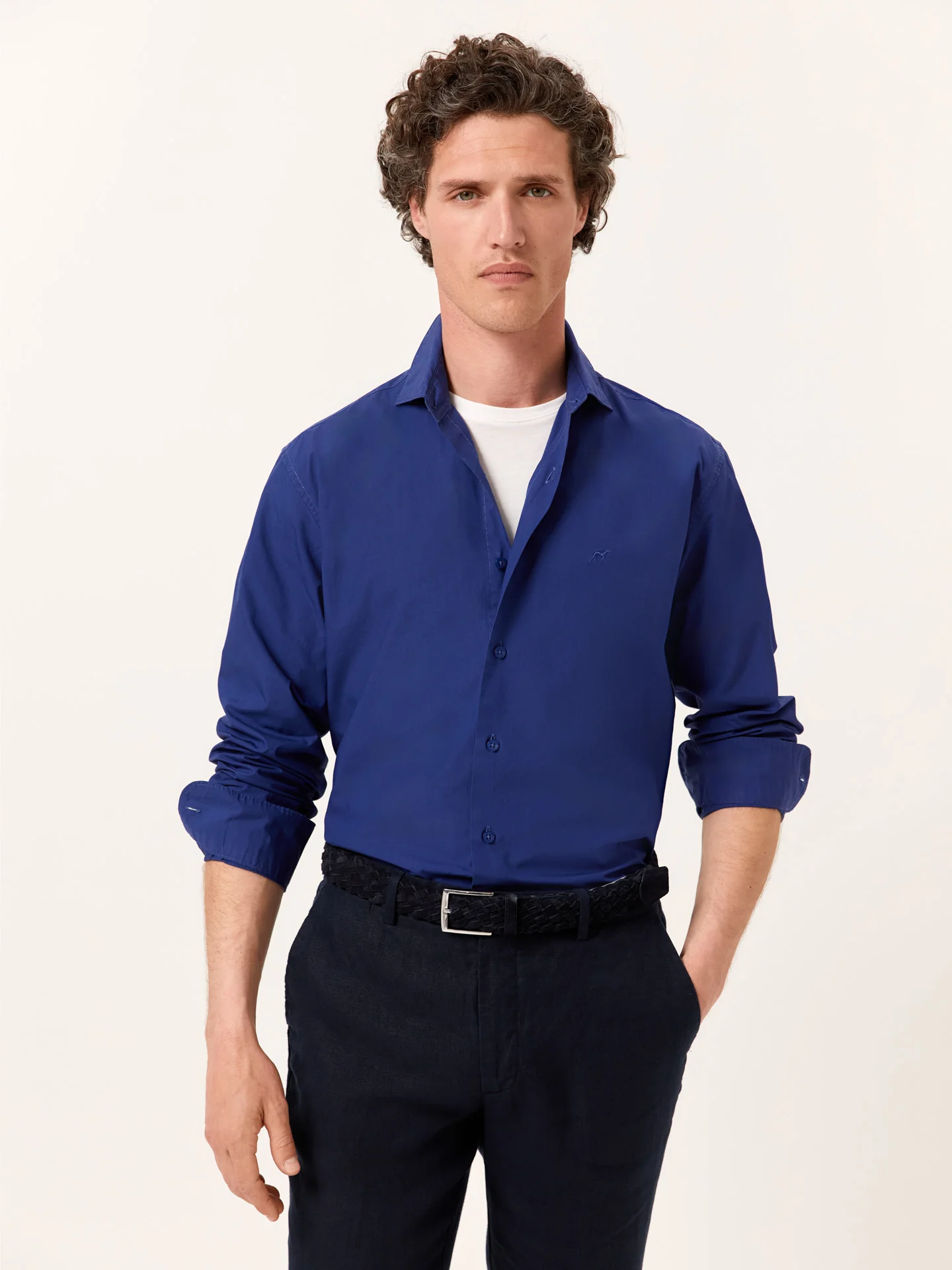Camisa slim fit em popeline Overdye com colarinho aberto - Image 44