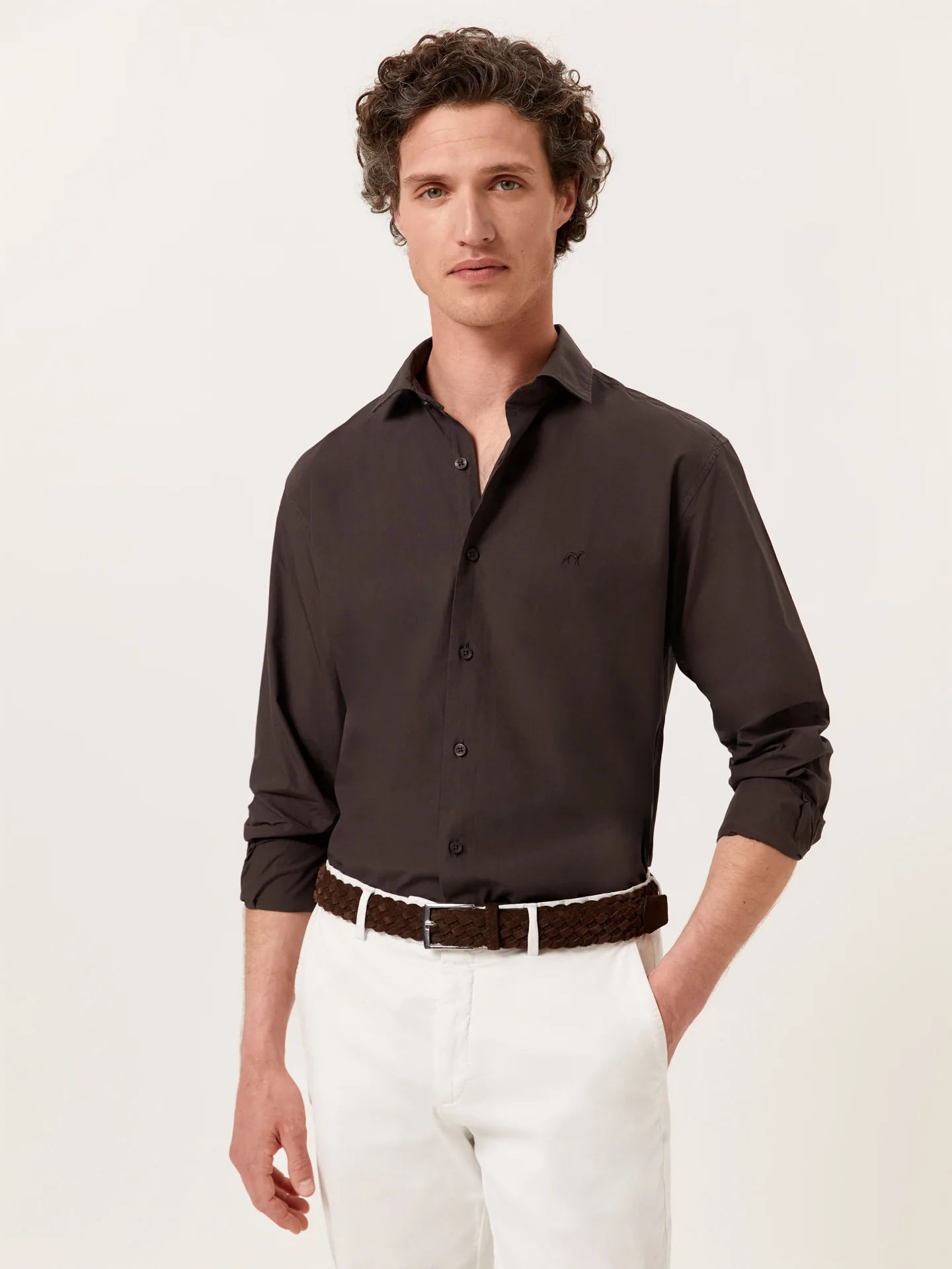 Camisa slim fit em popeline Overdye com colarinho aberto - Image 5