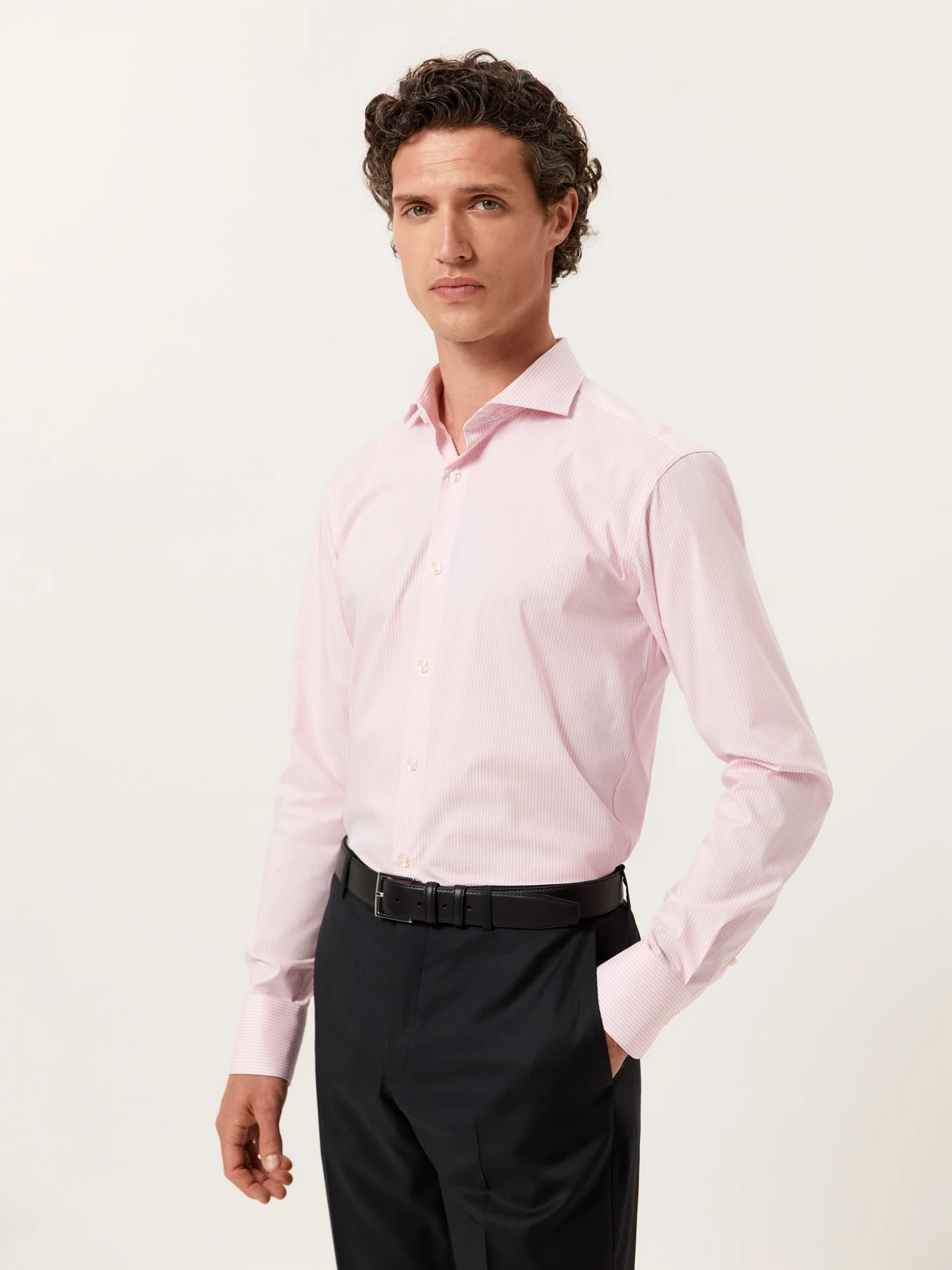 Camisa slim fit Performance de riscas com colarinho Dublin