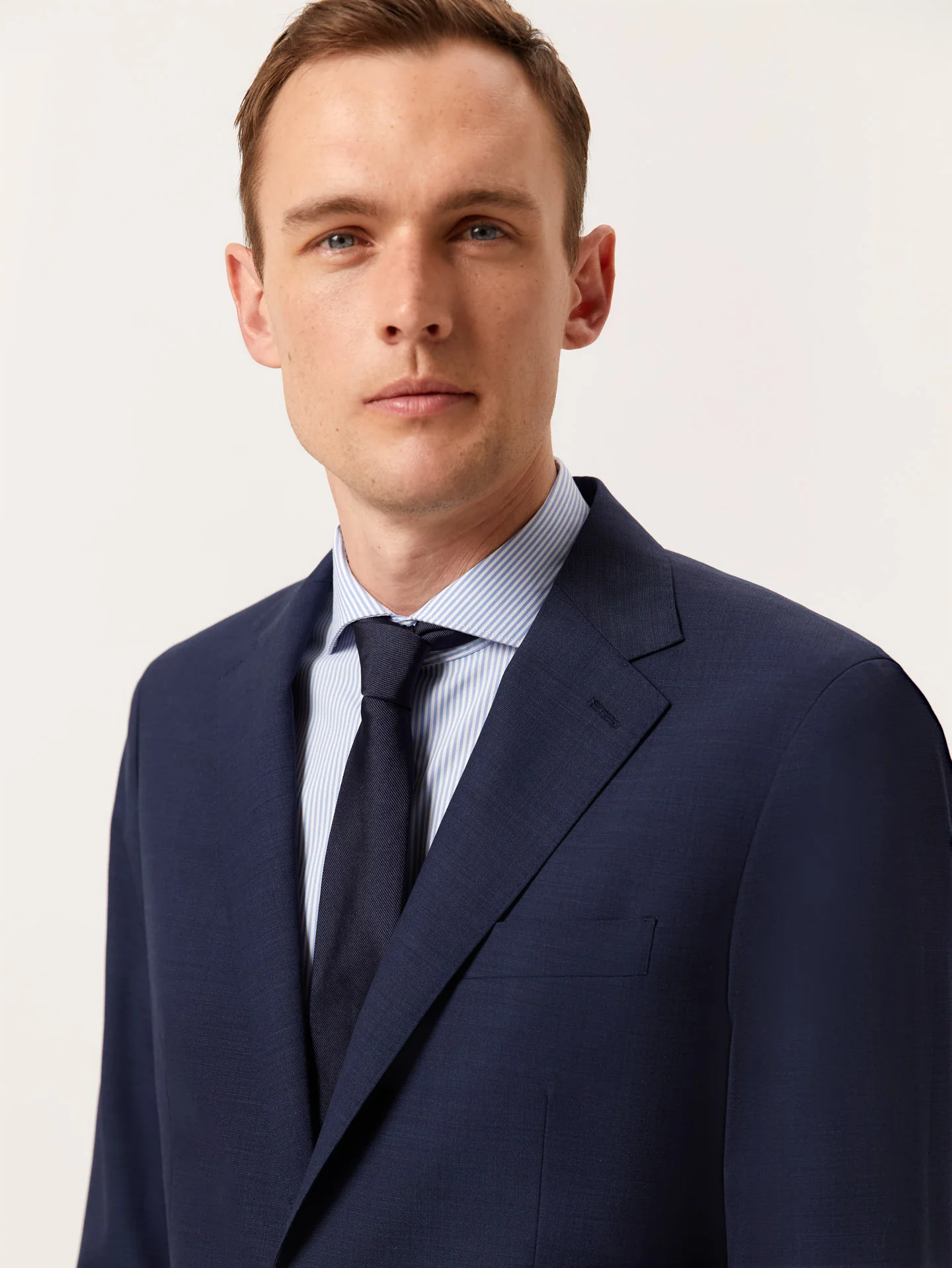 Camisa slim fit Performance de riscas com colarinho Dublin