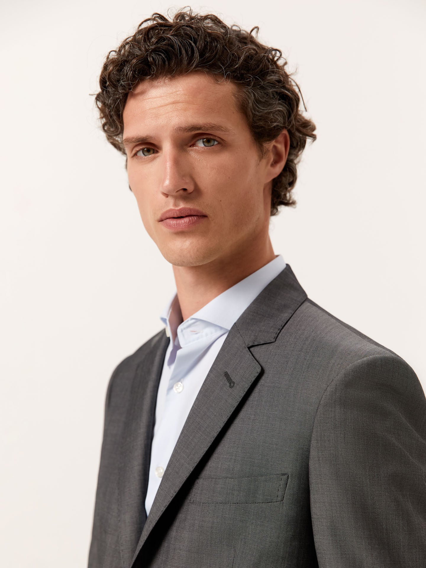 Camisa slim fit Performance de riscas finas com colarinho Dublin