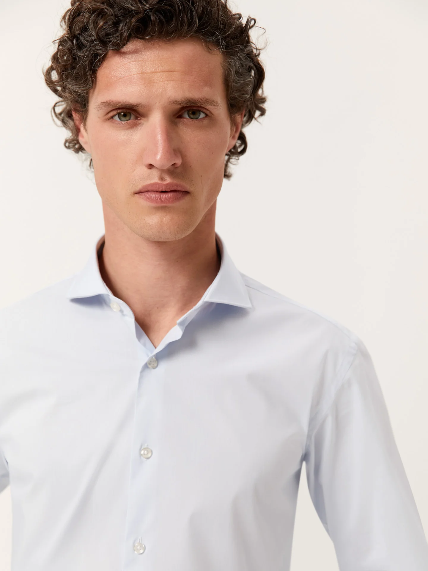 Camisa slim fit Performance de riscas finas com colarinho Dublin - Image 2