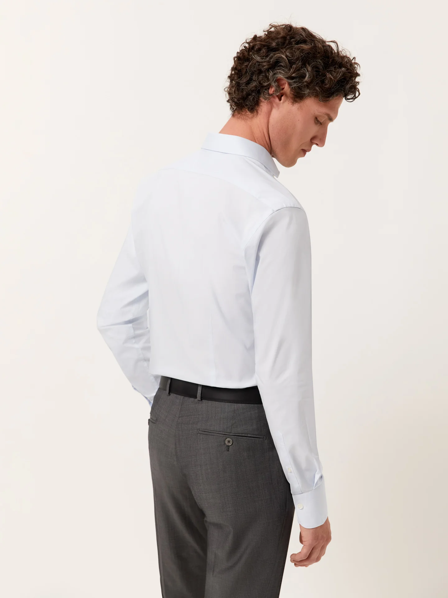 Camisa slim fit Performance de riscas finas com colarinho Dublin - Image 4