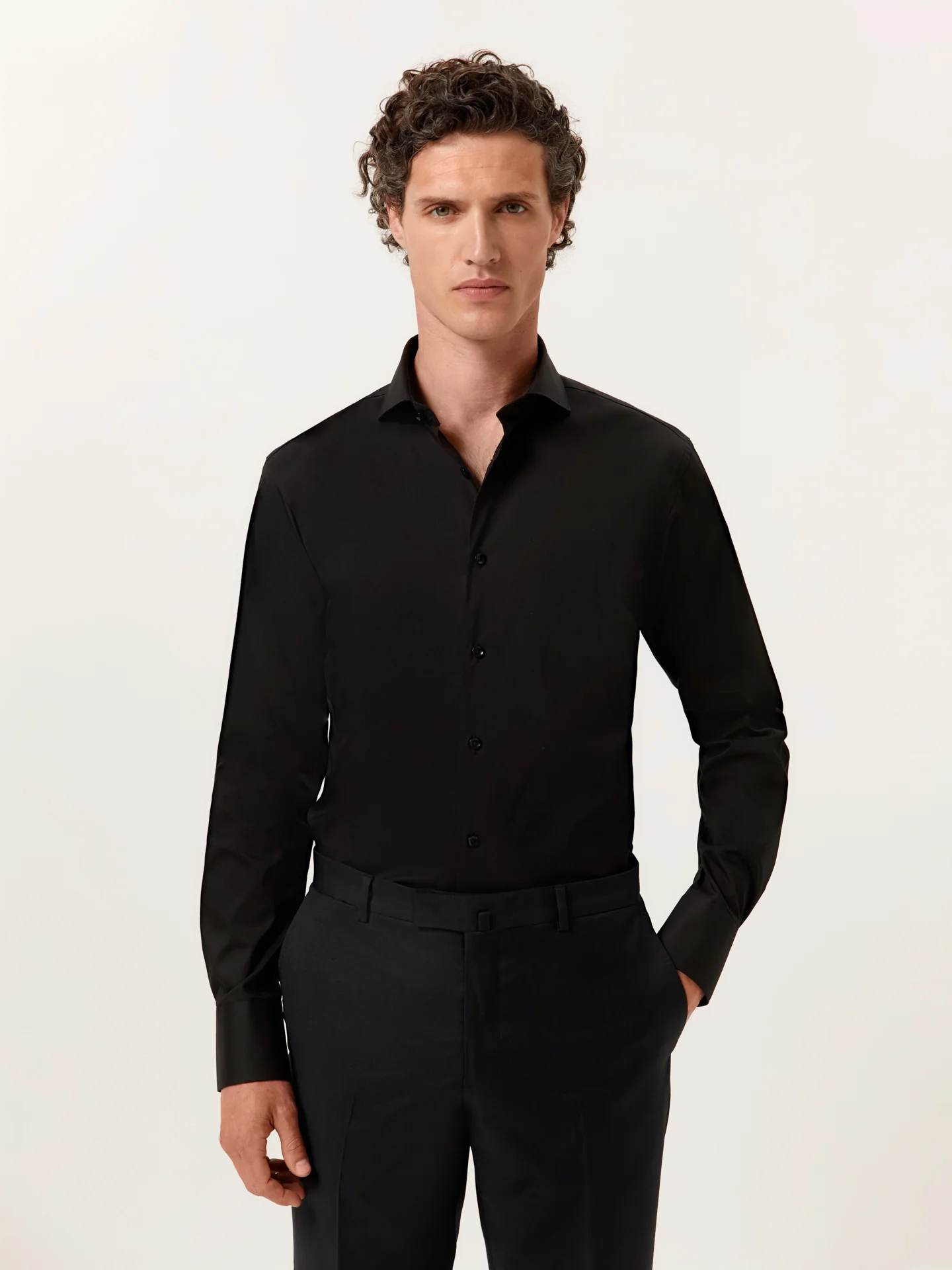 Camisa slim fit Performance em popeline com colarinho de Dublin