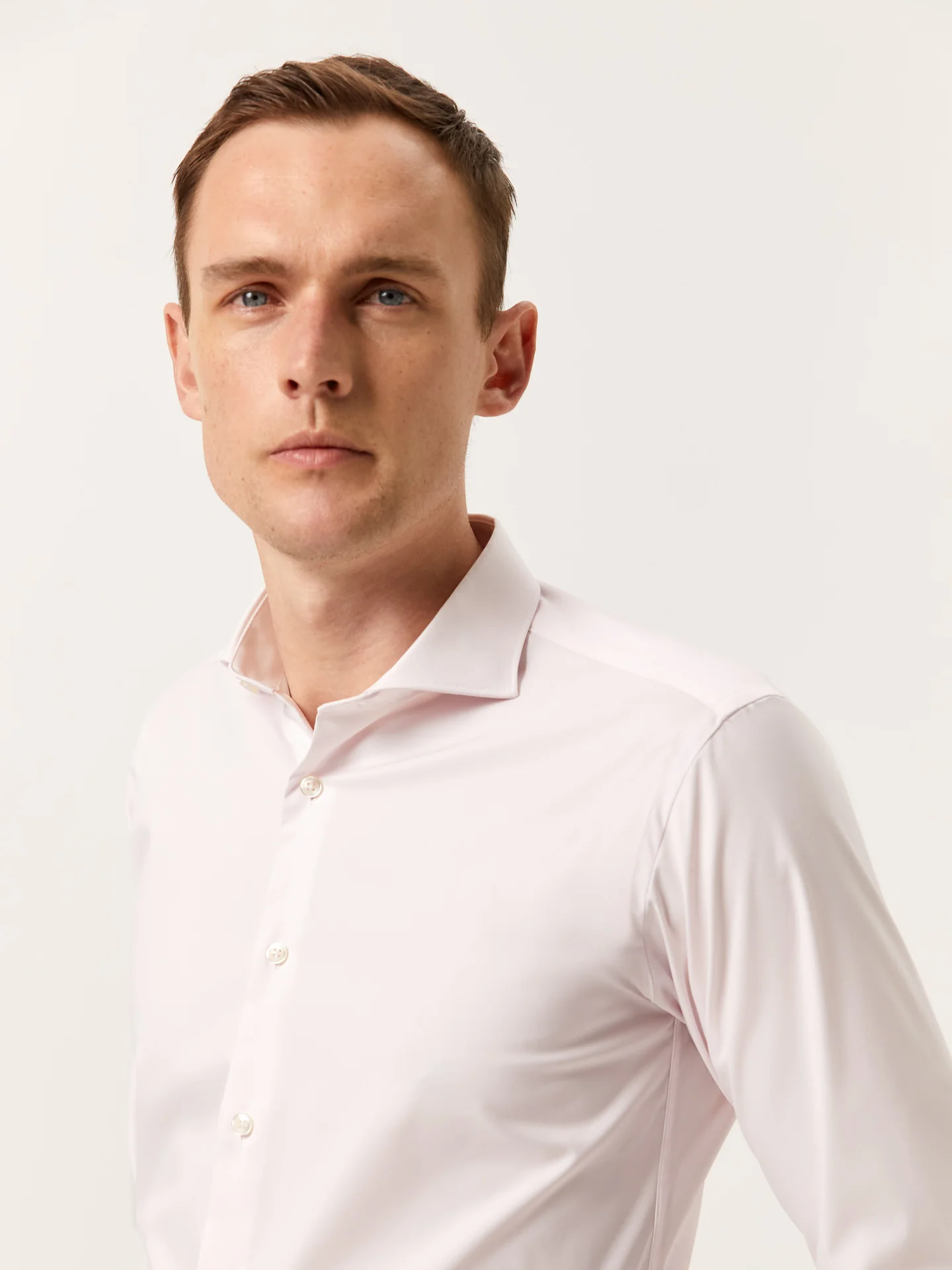 Camisa slim fit Performance em popeline com colarinho de Dublin - Image 15