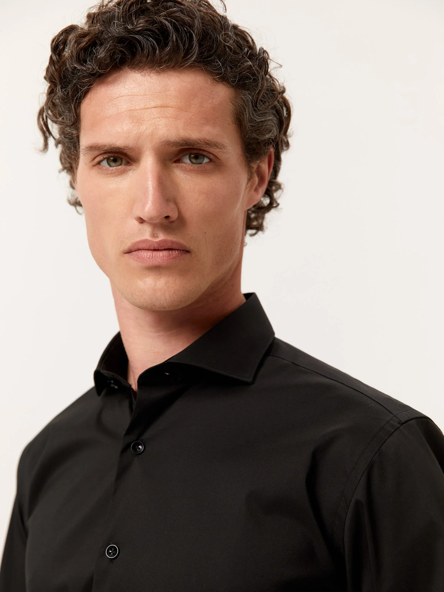 Camisa slim fit Performance em popeline com colarinho de Dublin - Image 2