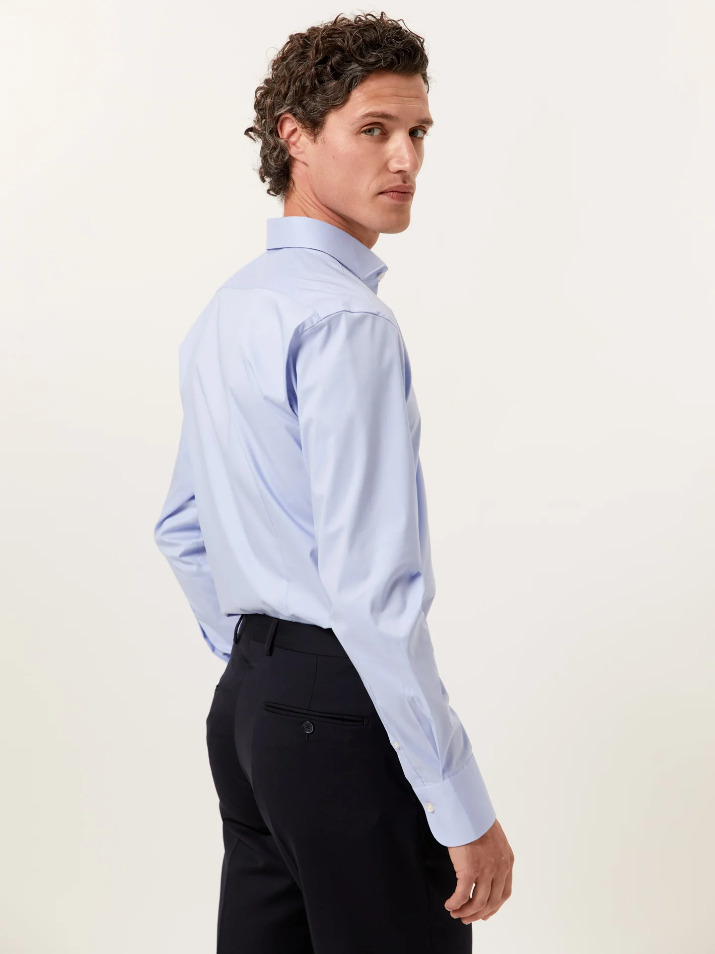 Camisa slim fit Performance em popeline com colarinho de Dublin - Image 8