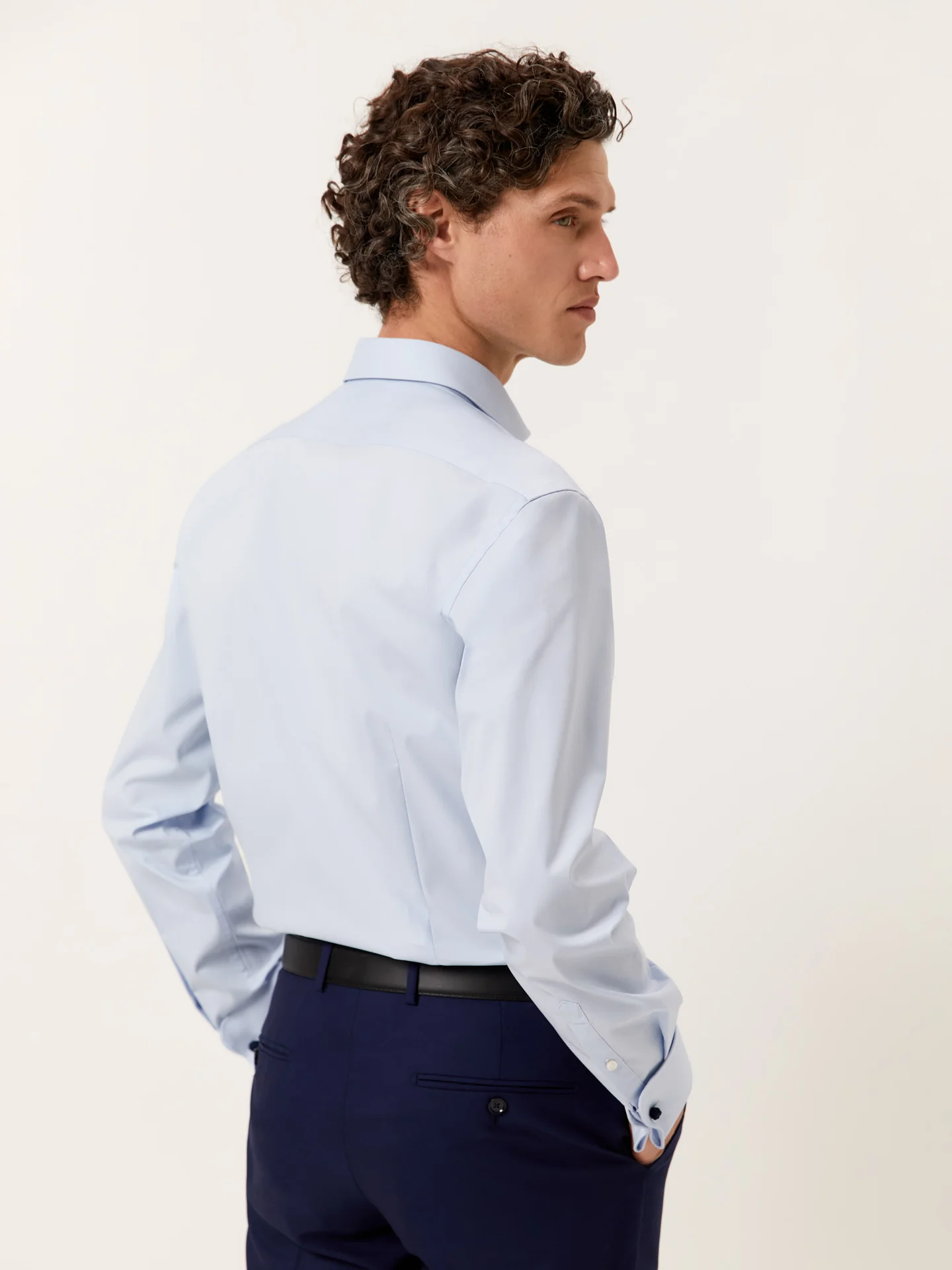 Camisa slim fit Performance em popeline com colarinho Dublin pequeno e punho duplo - Image 2