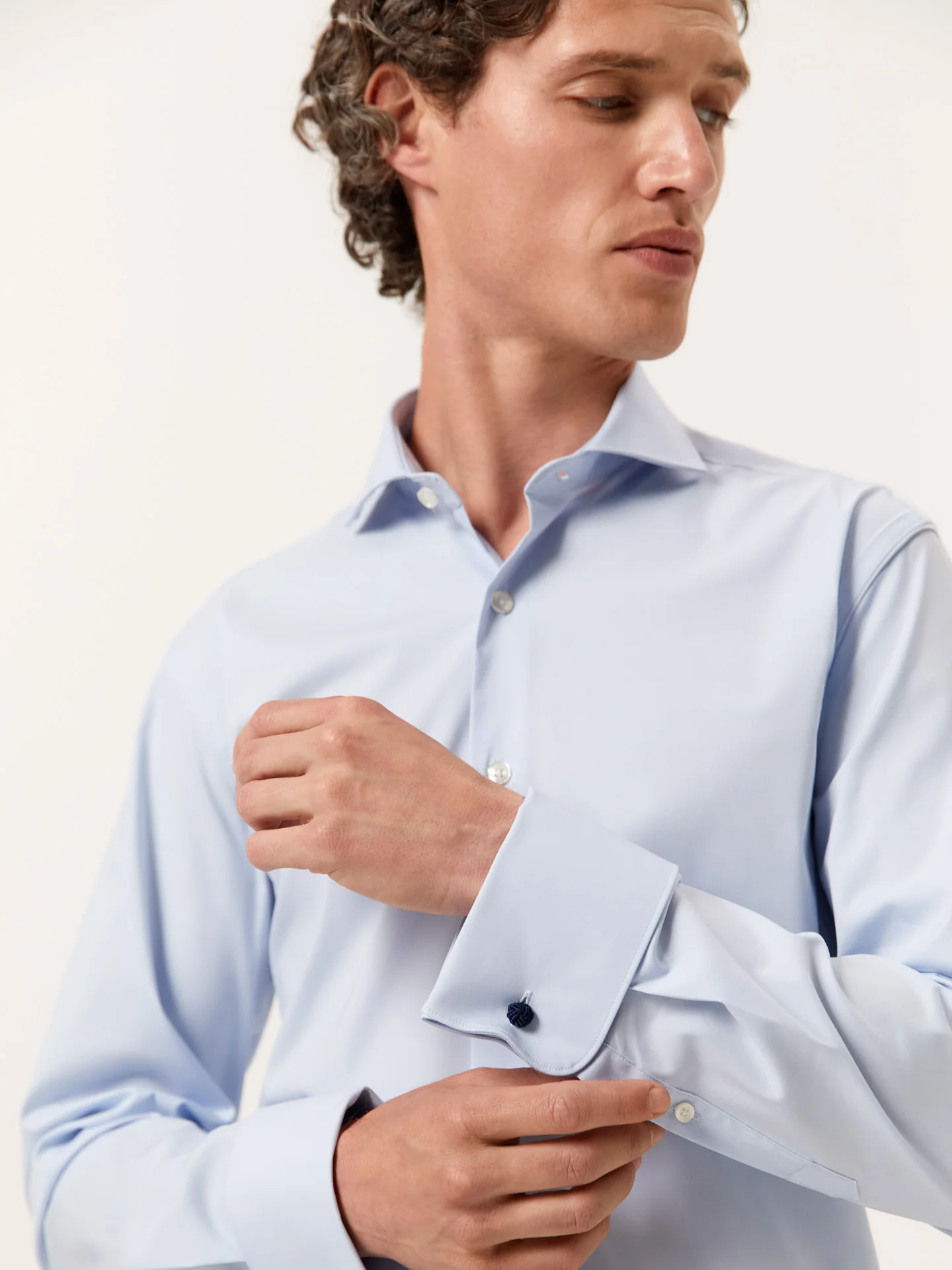 Camisa slim fit Performance em popeline com colarinho Dublin pequeno e punho duplo - Image 3