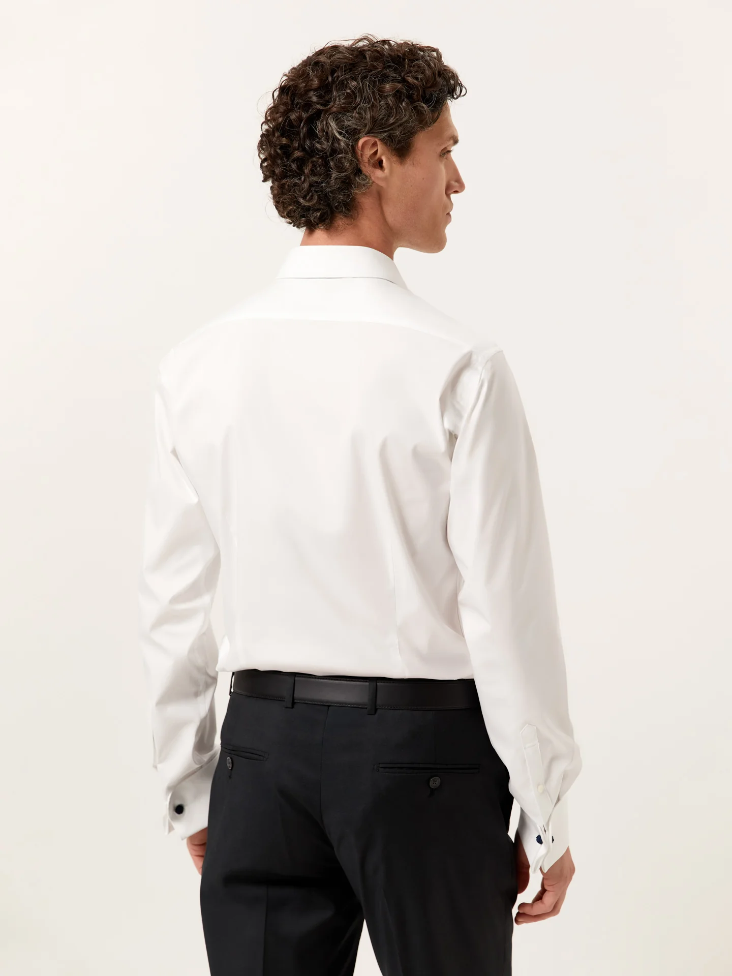 Camisa slim fit Performance em popeline com colarinho Dublin pequeno e punho duplo - Image 8
