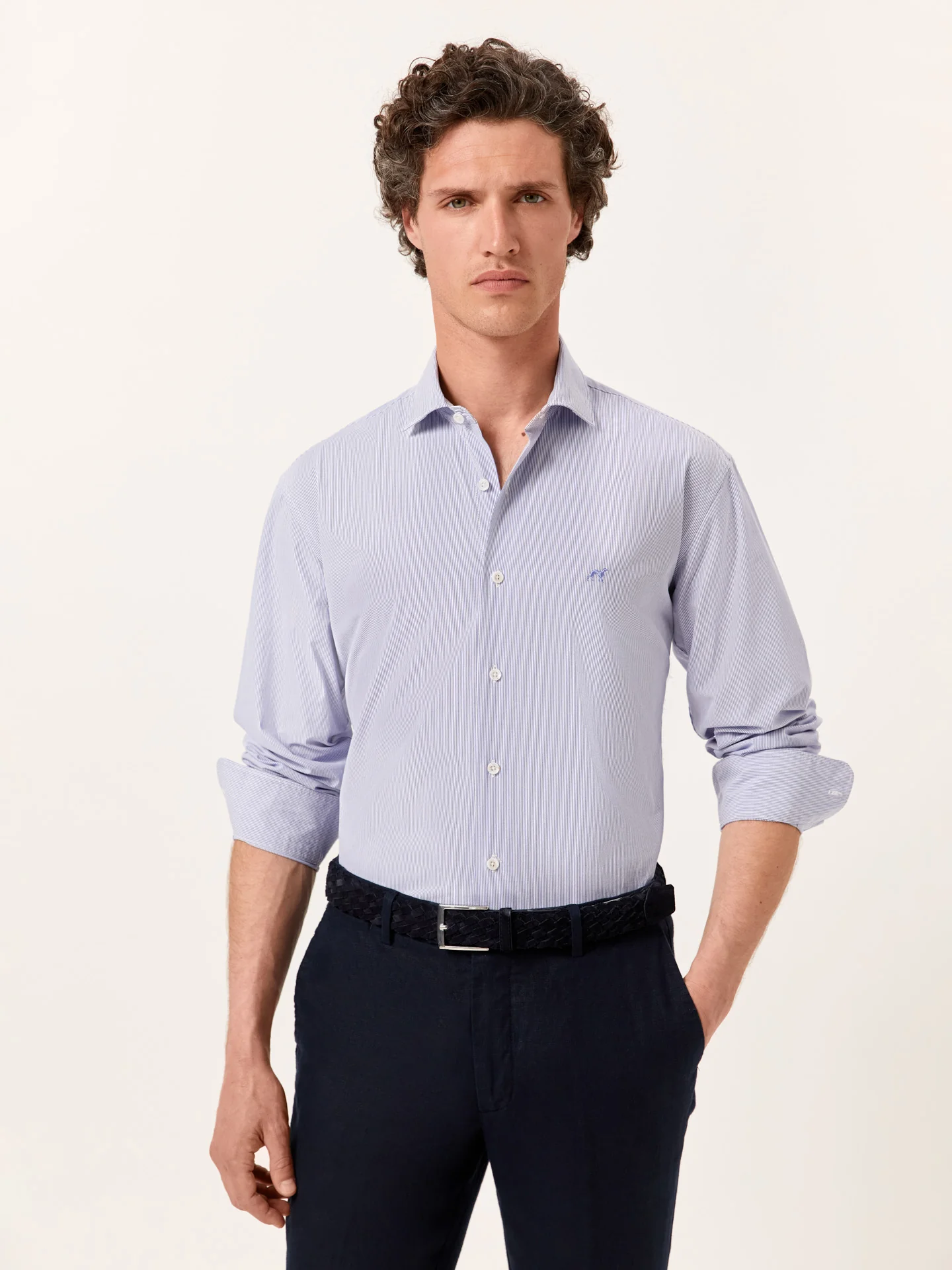 Camisa slim fit seersucker de riscas em algodão e elastano com colarinho aberto - Image 2