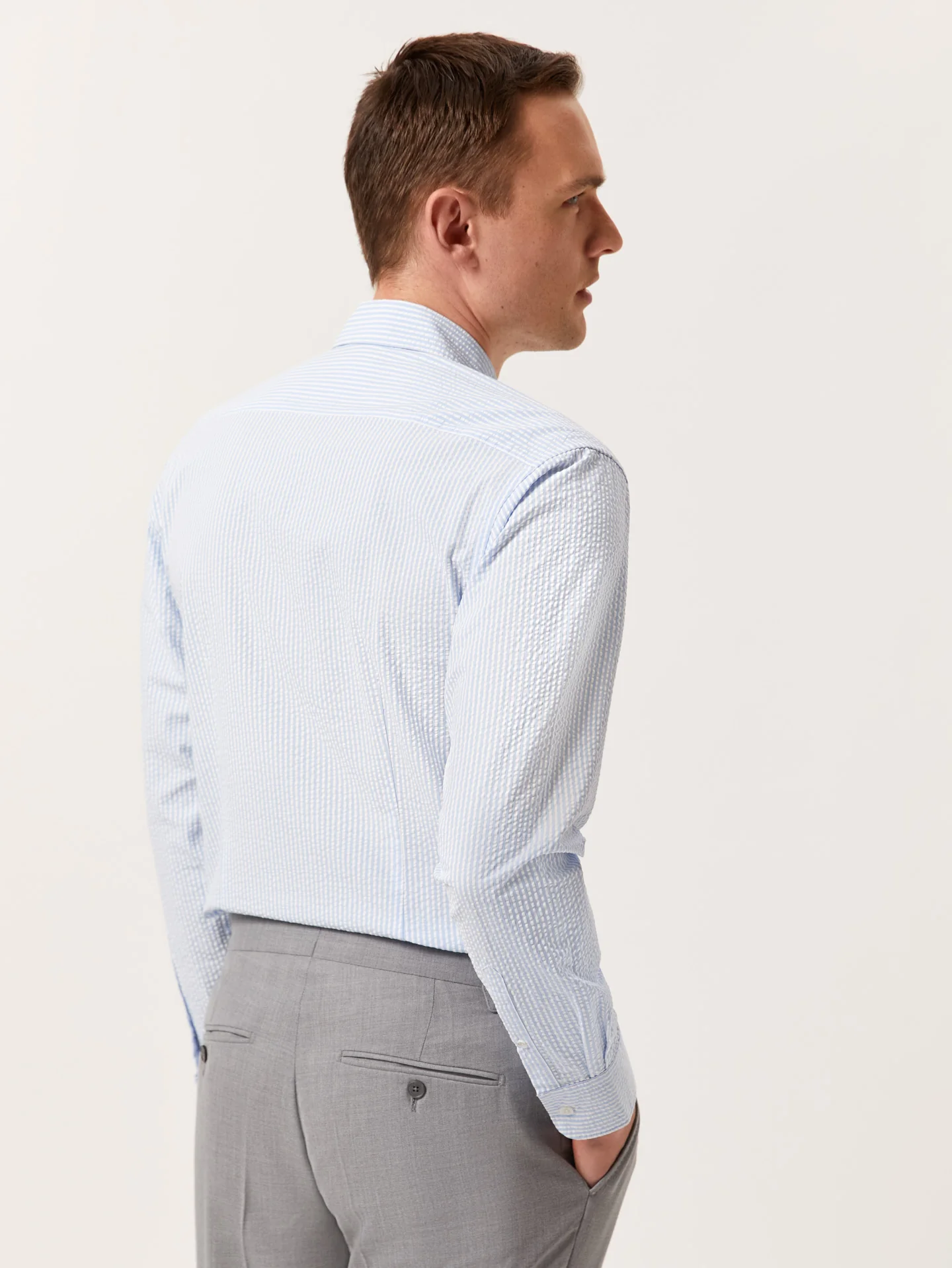 Camisa slim fit seersucker de riscas em algodão e elastano com colarinho aberto - Image 3