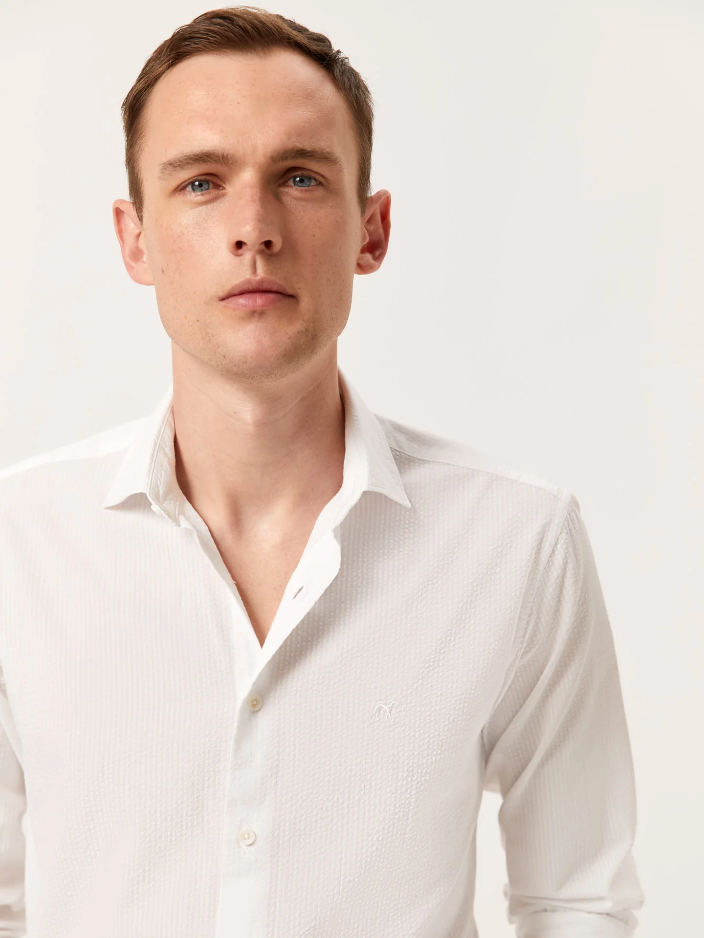 Camisa slim fit seersucker em algodão elastano com colarinho aberto - Image 2