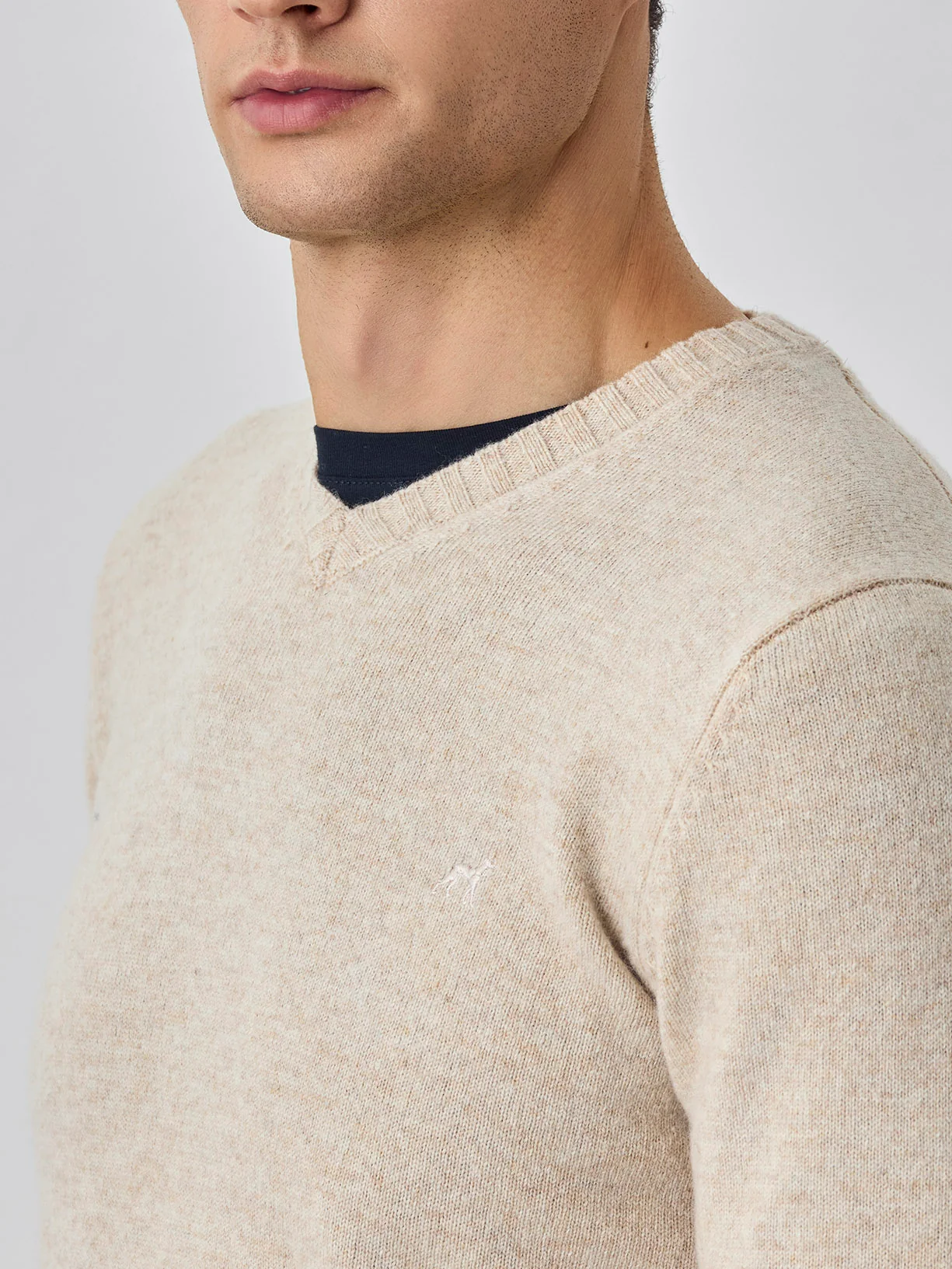 Camisola de decote em v de manga comprida lavável na máquina em lambswool - Image 5