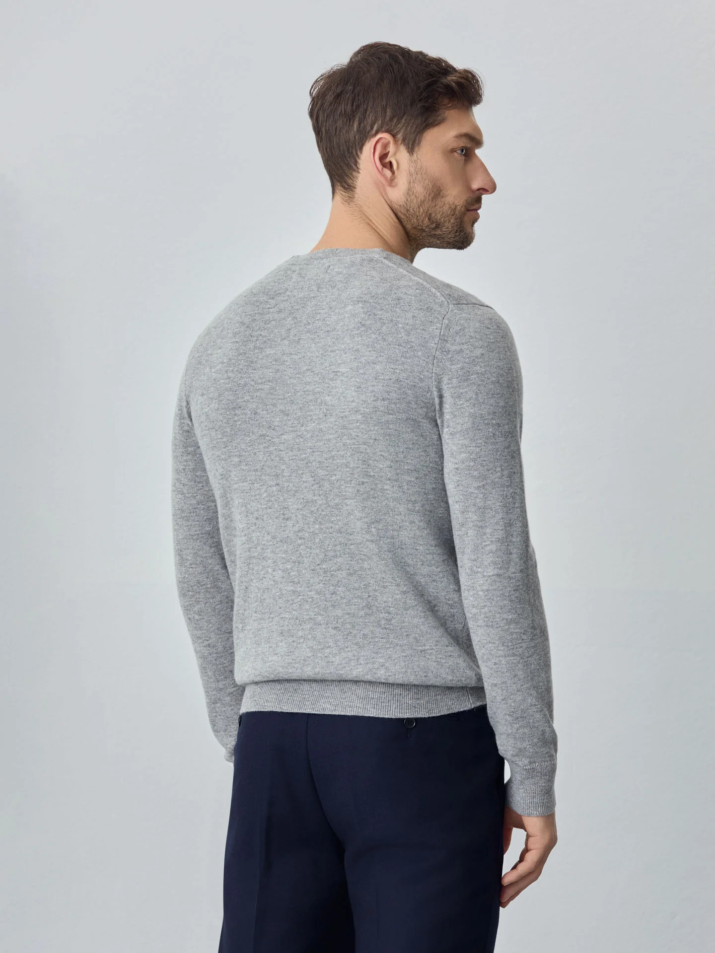 Camisola de decote em v de manga comprida lavável na máquina em mistura de lambswool - Image 12