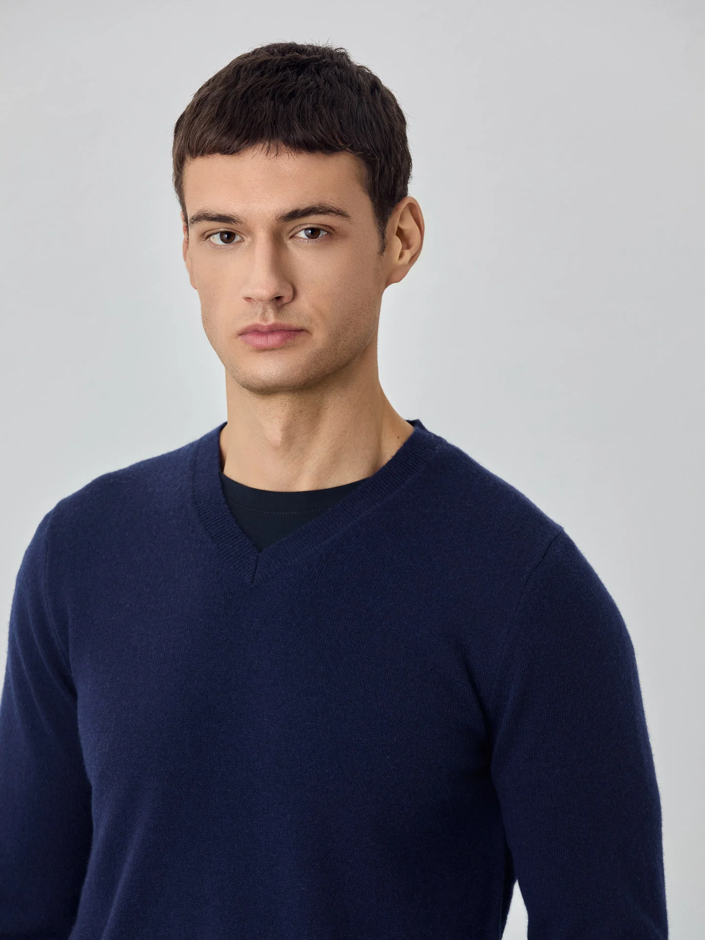 Camisola de decote em v de manga comprida lavável na máquina em mistura de lambswool - Image 5