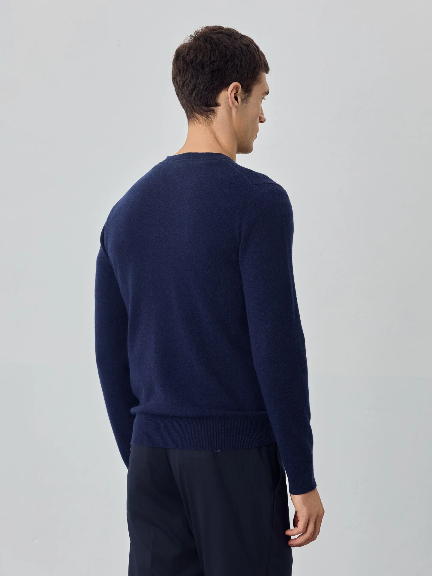 Camisola de decote em v de manga comprida lavável na máquina em mistura de lambswool - Image 6