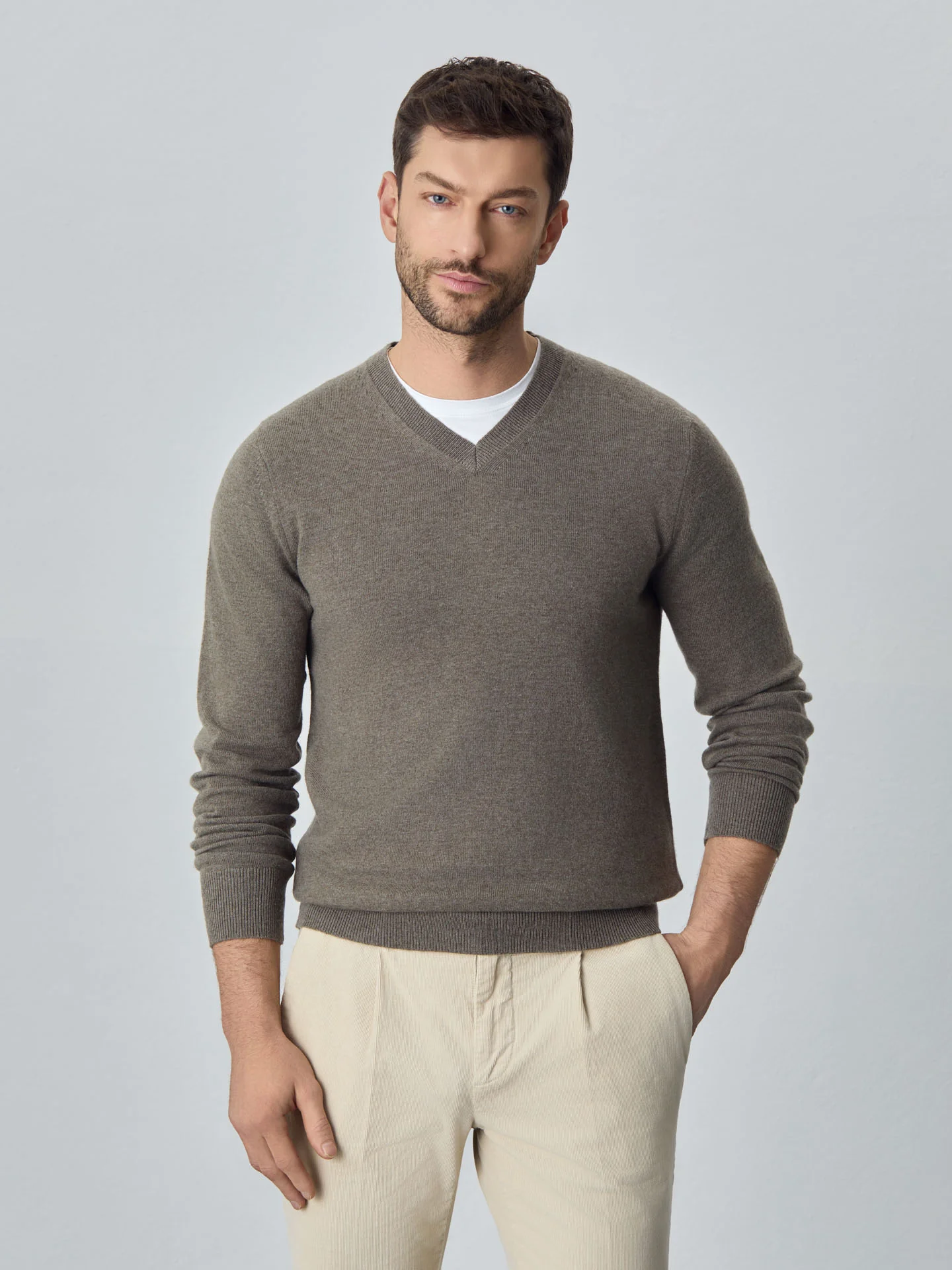 Camisola de decote em v de manga comprida lavável na máquina em mistura de lambswool - Image 7
