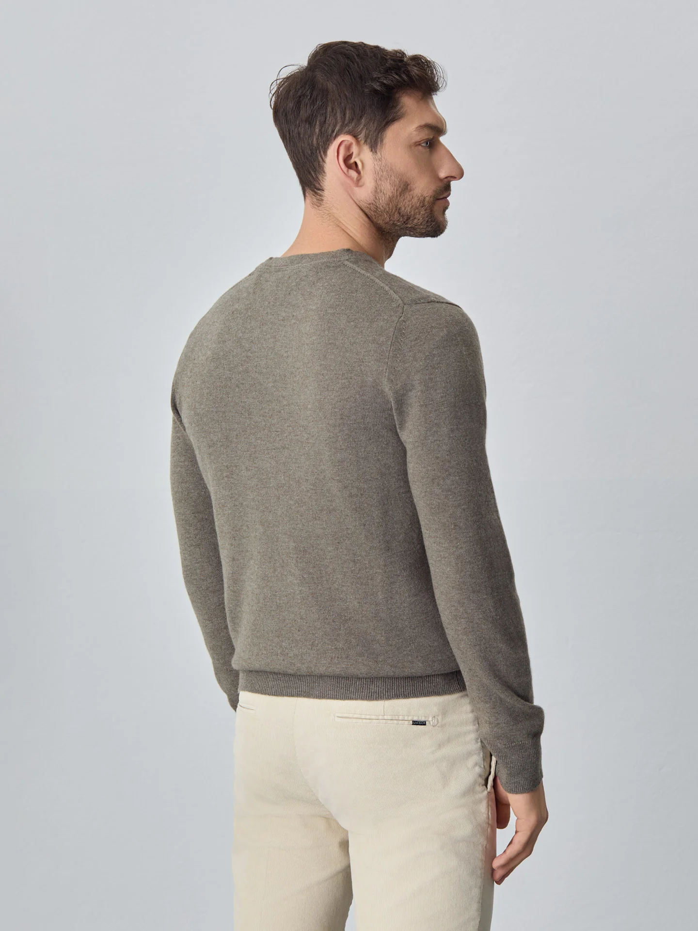 Camisola de decote em v de manga comprida lavável na máquina em mistura de lambswool - Image 9