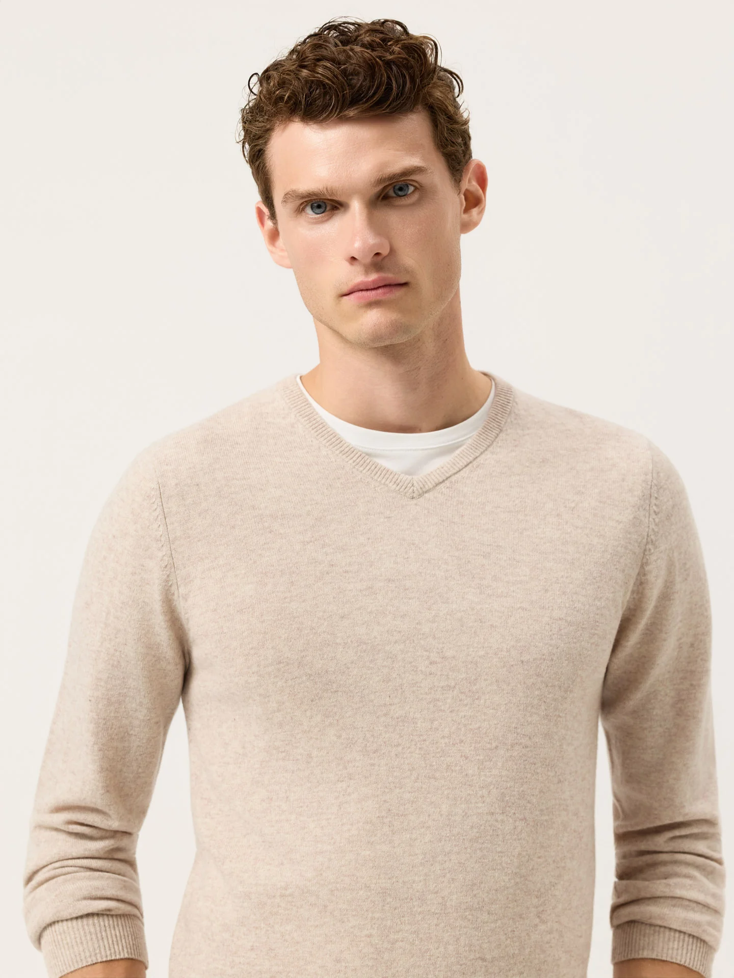 Camisola de Decote em V e Manga Comprida em Lambswool - Image 11