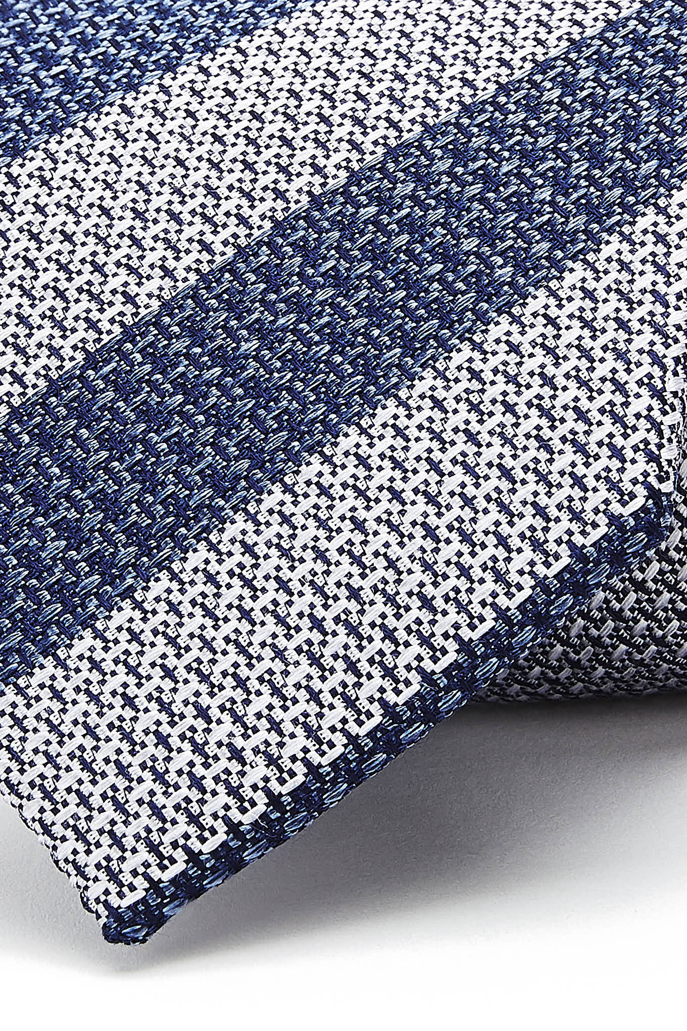 Gravata Padrão De Riscas em 100% Seda 8cm - Image 4