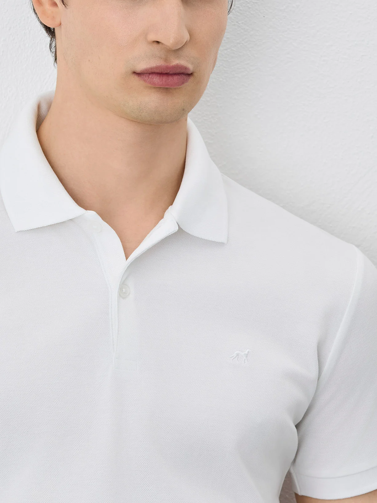 Polo Piqué Slim Fit Com Gola De Rib Em Mistura De Algodão - Image 11