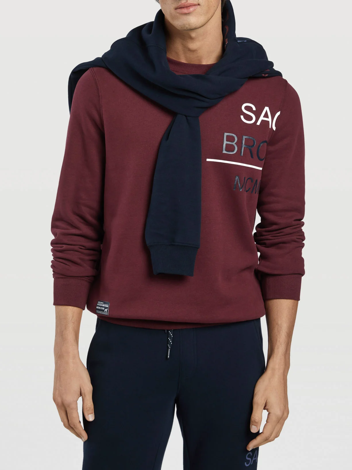 Sweatshirt com branding da coleção Gen Z - Image 6