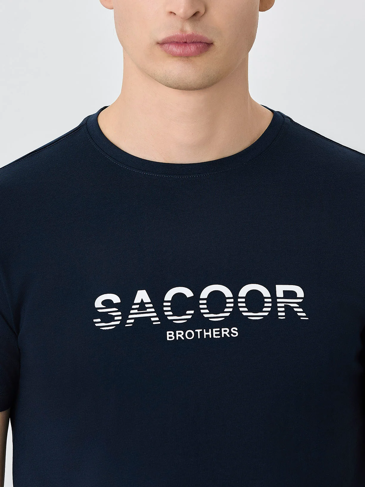 T-Shirt Slim Fit Com Decote Redondo Em Algodão Orgânico Com Estampado - Image 3